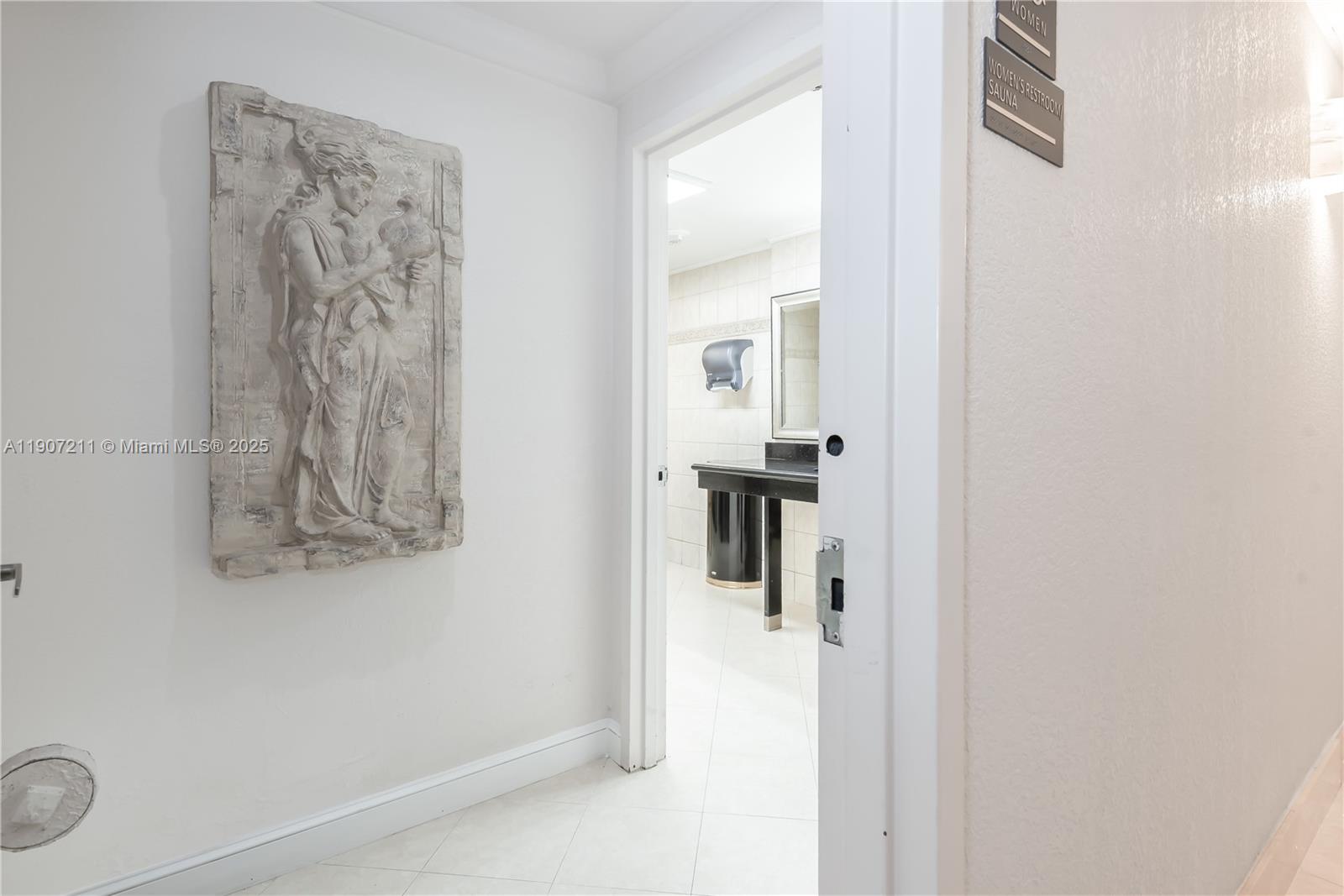 Подробнее 2206 2 / 2 1464 кв.футов $ 2025-11-03 0 Фото