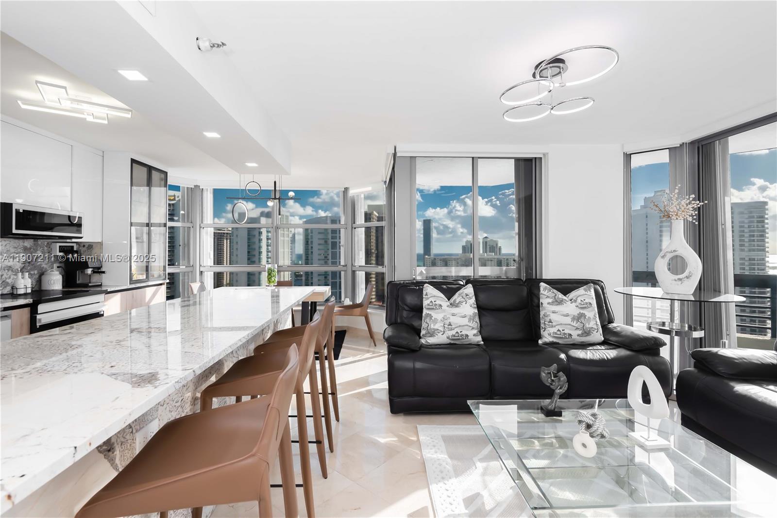 Подробнее 2206 2 / 2 1464 кв.футов $ 2025-11-03 0 Фото