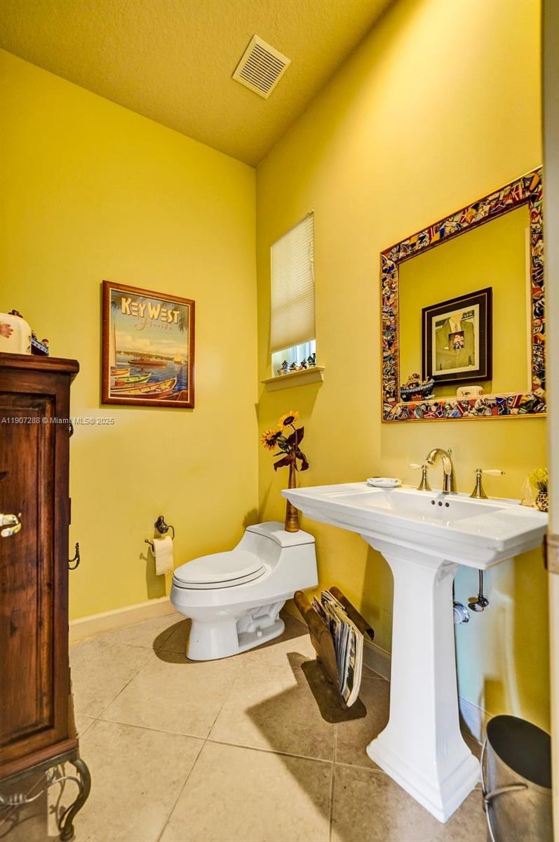 Photo of 1385 Harbor Vw E  (1385), Hollywood, Florida, 33019 - 