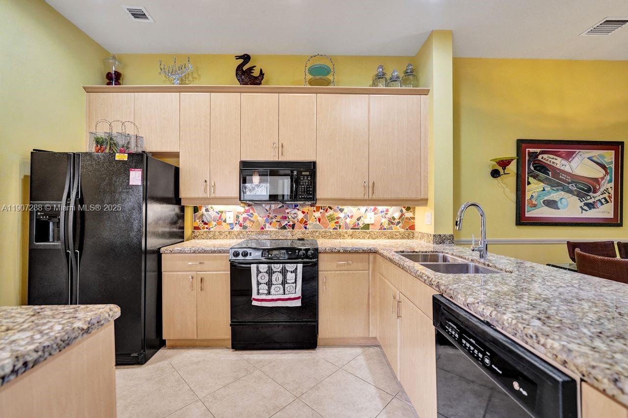 Photo of 1385 Harbor Vw E  (1385), Hollywood, Florida, 33019 - 