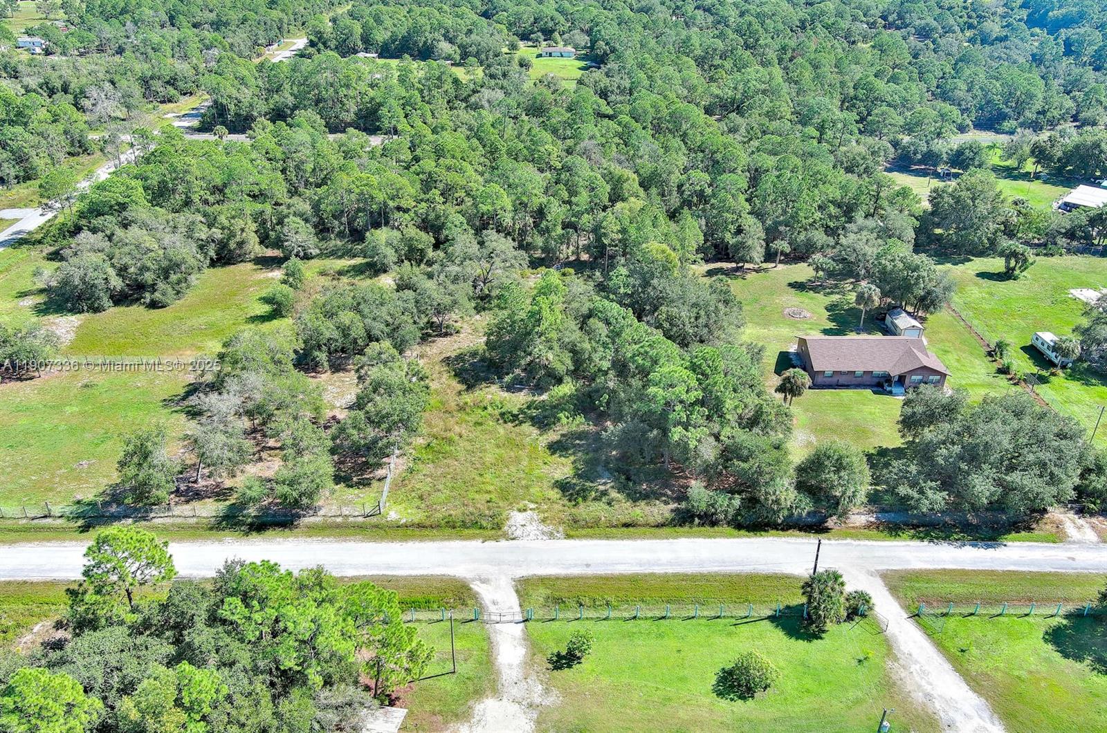 Ver detalles / sq. ft. $ 2025-11-03 0 foto