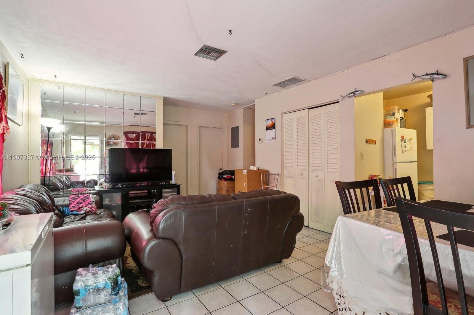 Ver detalles / 2219 sq. ft. $ 2025-11-03 0 foto