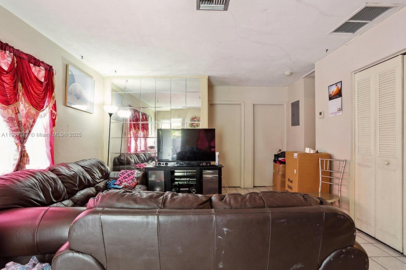 Ver detalles / 2219 sq. ft. $ 2025-11-03 0 foto