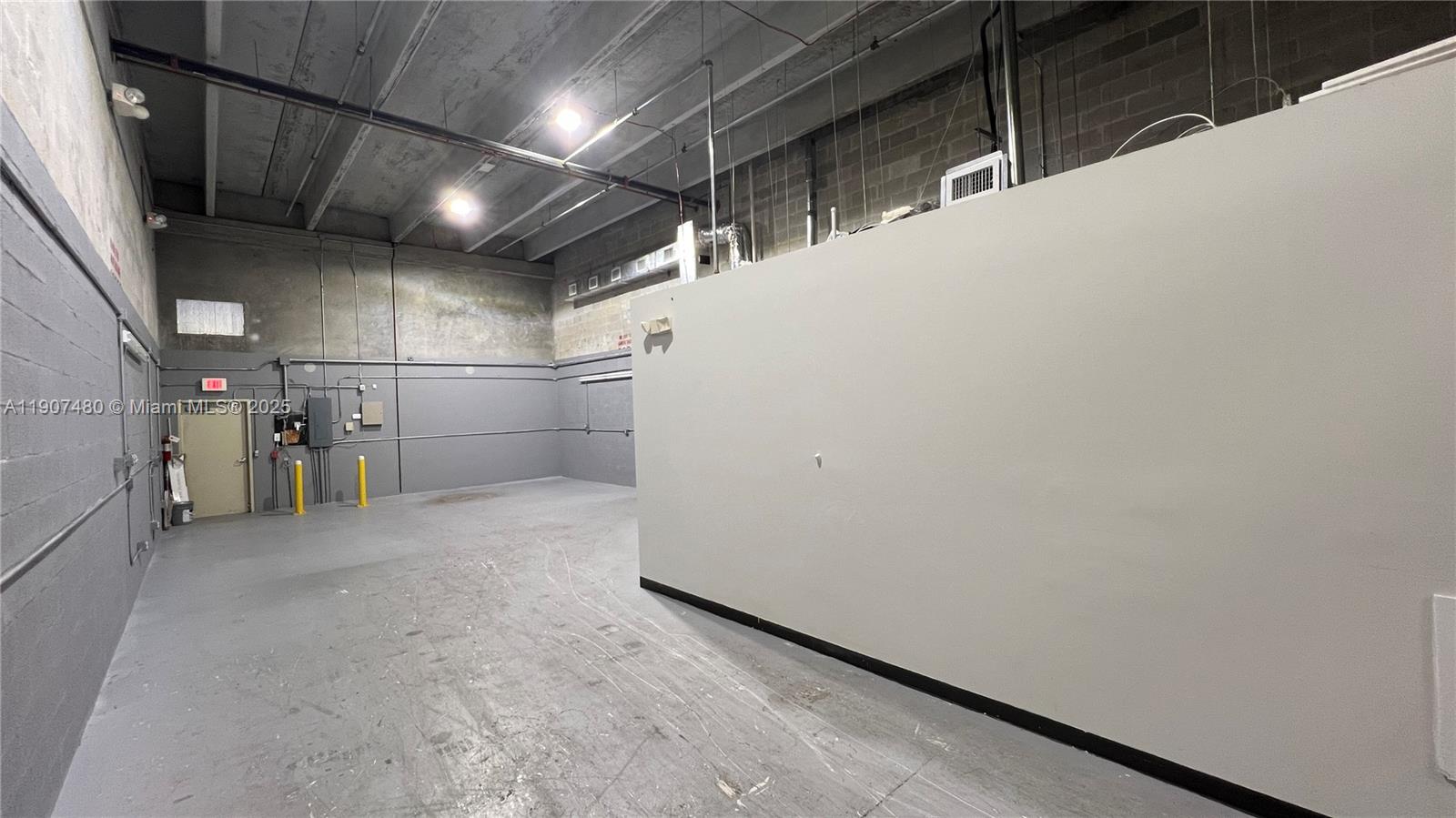 See details 195 / sq. ft. $ 2025-11-03 0 Photo