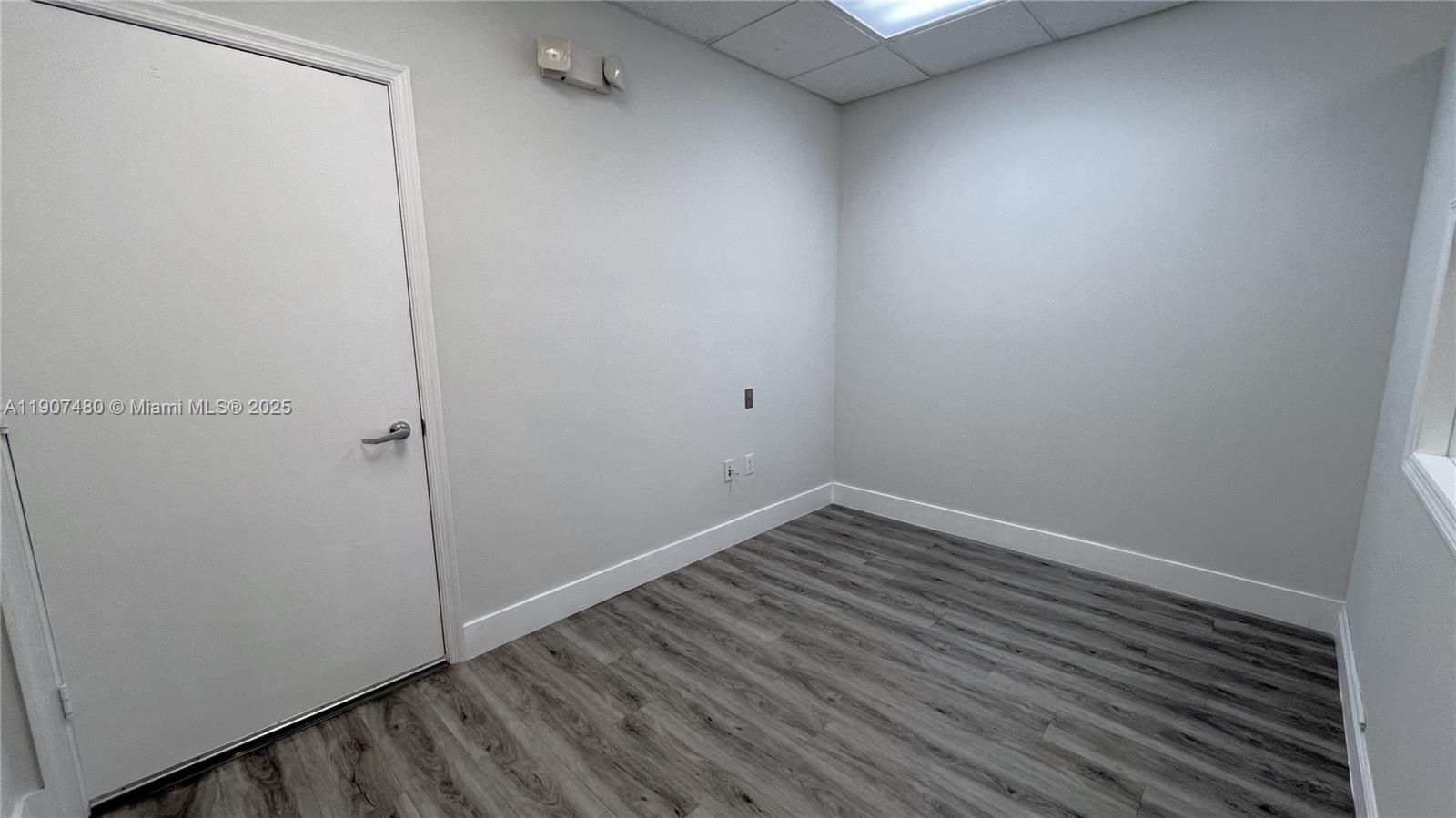 See details 195 / sq. ft. $ 2025-11-03 0 Photo