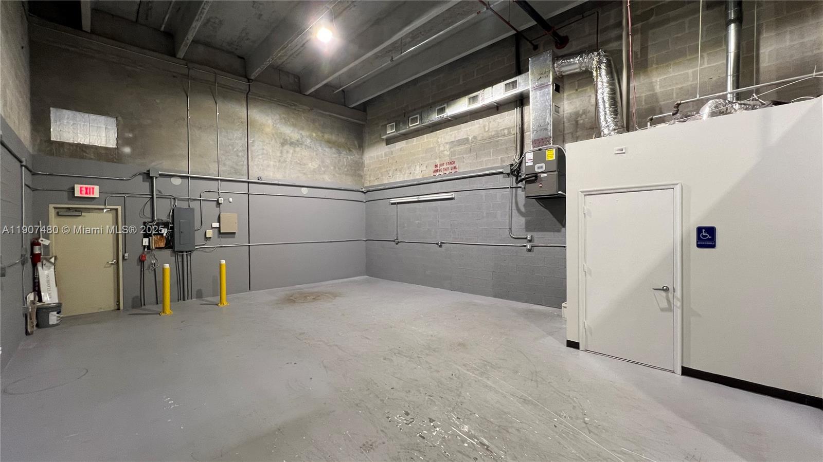 See details 195 / sq. ft. $ 2025-11-03 0 Photo