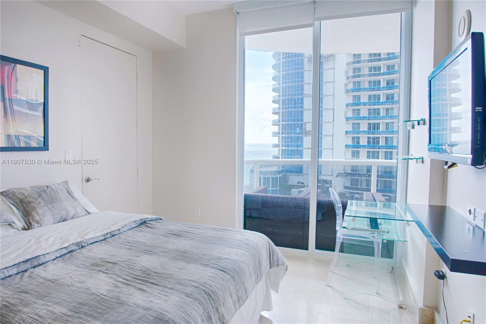 See details 802 3 / 4 1979 sq. ft. $ 2025-11-03 0 Photo