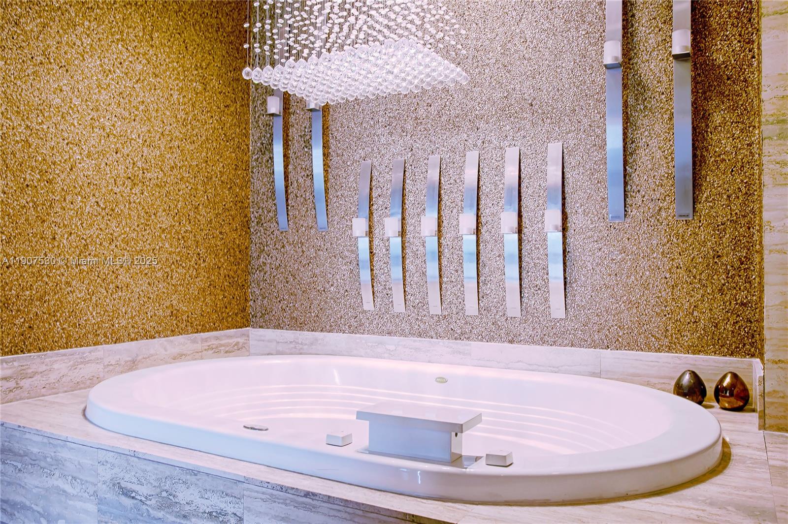 See details 802 3 / 4 1979 sq. ft. $ 2025-11-03 0 Photo