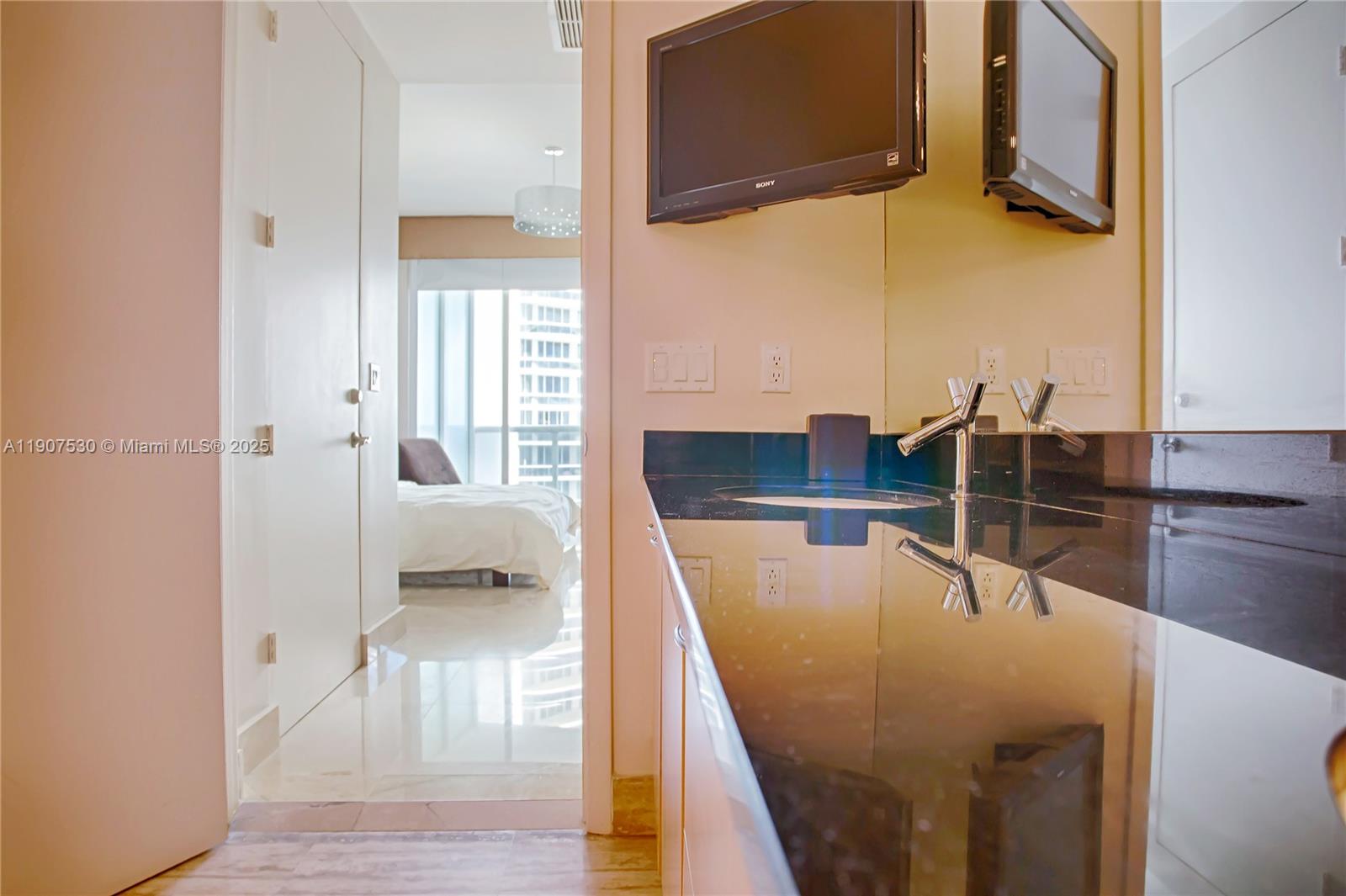 See details 802 3 / 4 1979 sq. ft. $ 2025-11-03 0 Photo