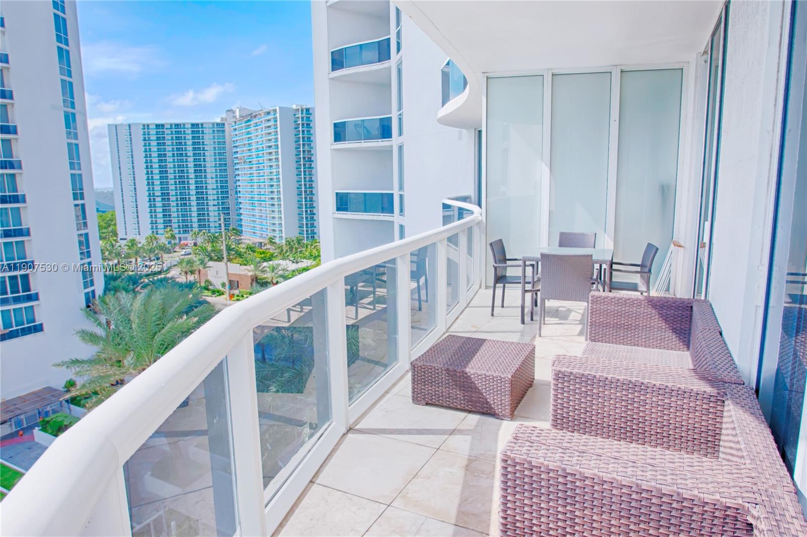 See details 802 3 / 4 1979 sq. ft. $ 2025-11-03 0 Photo