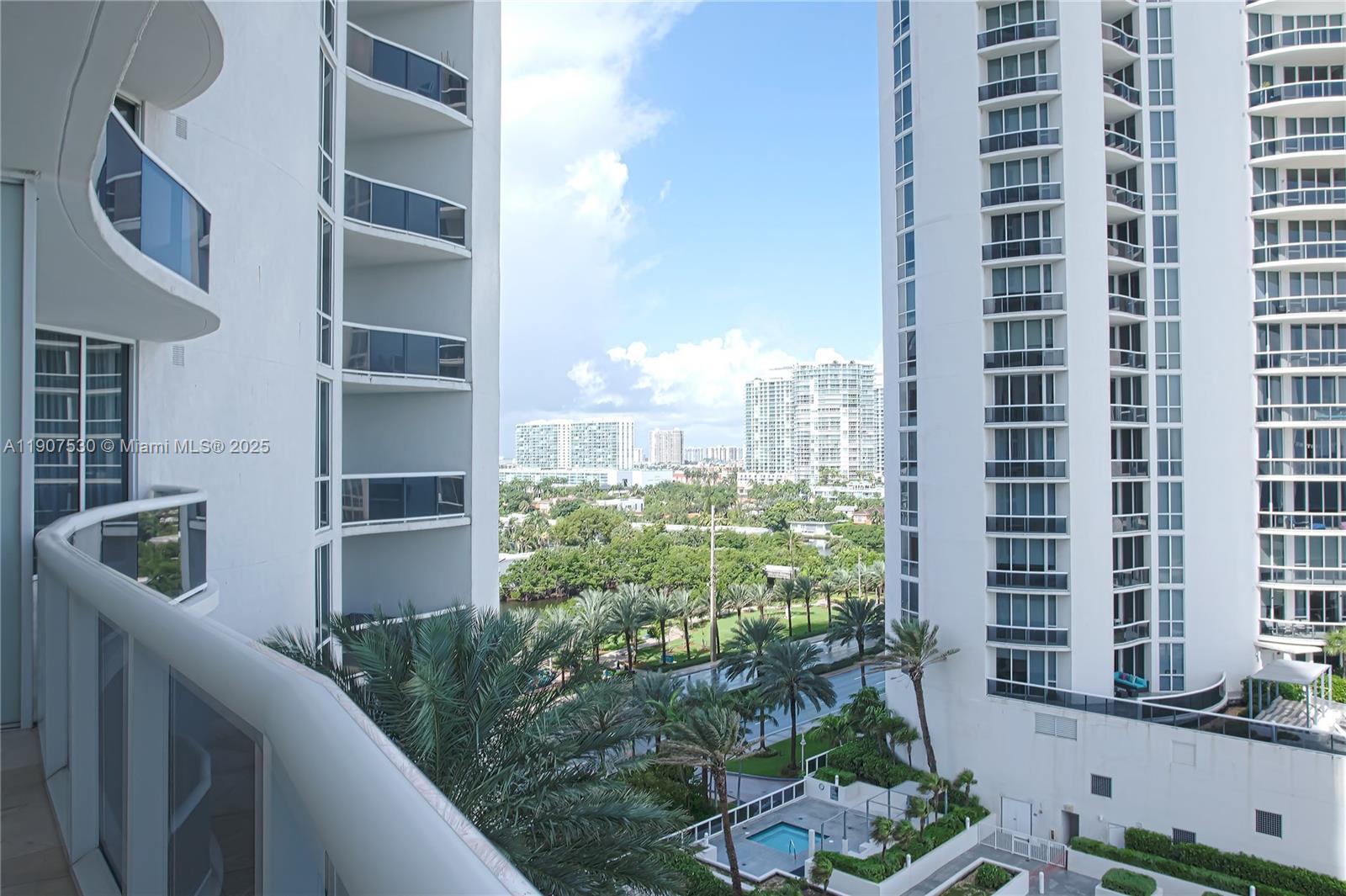 See details 802 3 / 4 1979 sq. ft. $ 2025-11-03 0 Photo