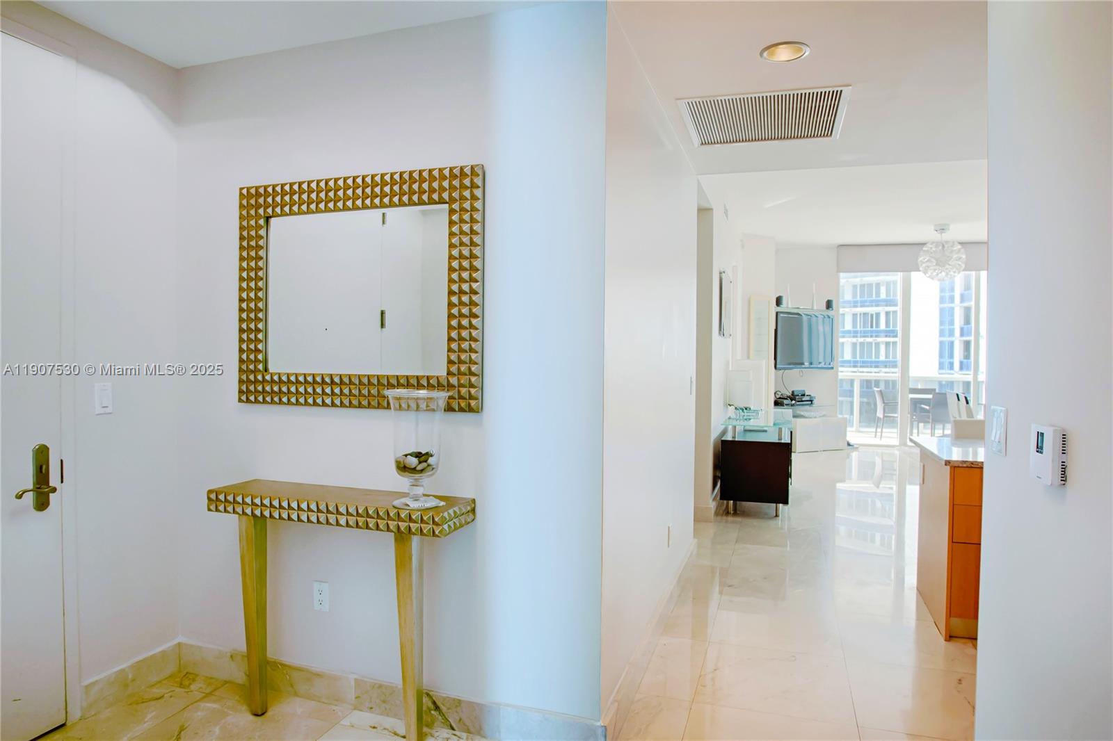 See details 802 3 / 4 1979 sq. ft. $ 2025-11-03 0 Photo