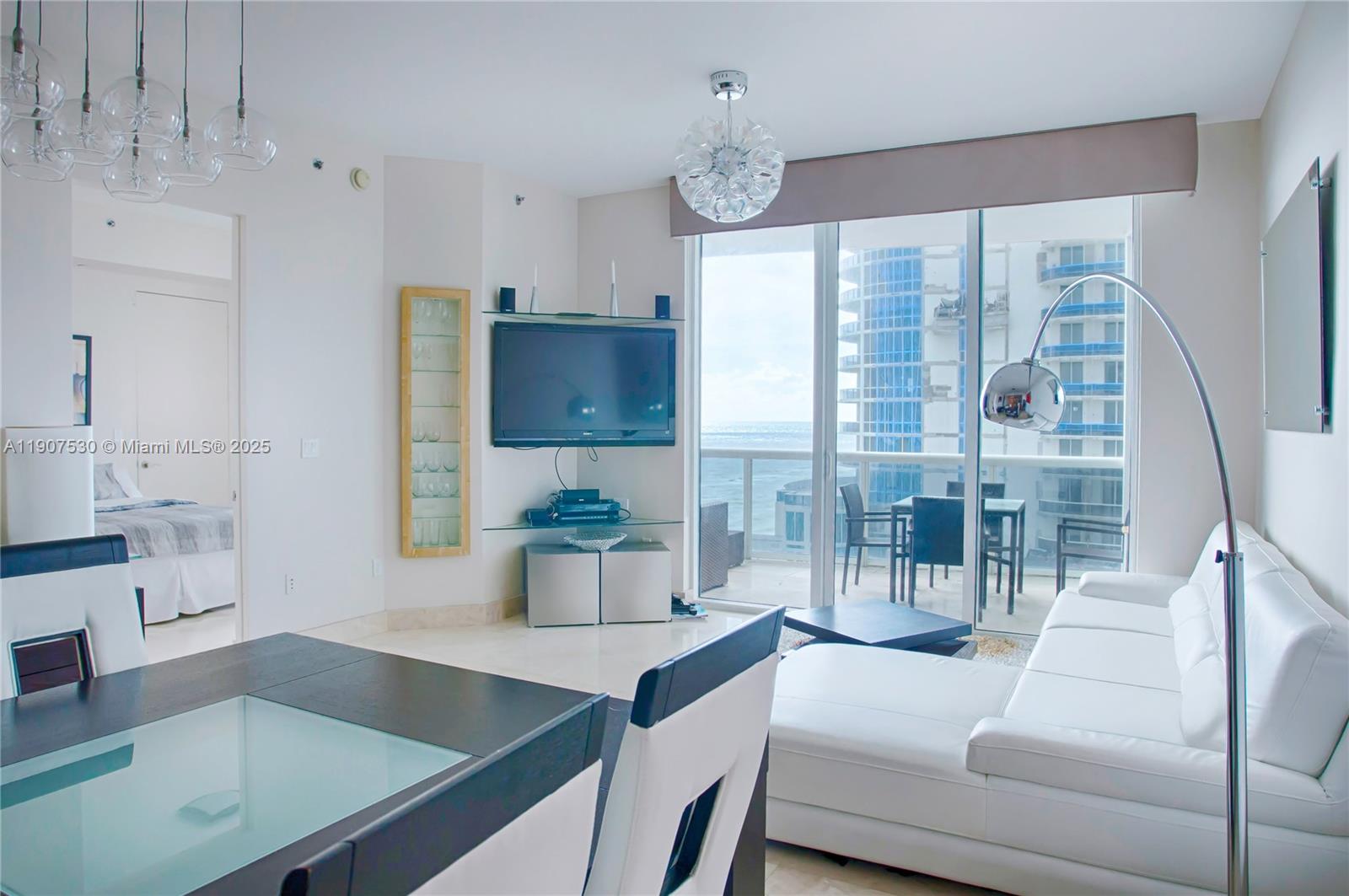 See details 802 3 / 4 1979 sq. ft. $ 2025-11-03 0 Photo