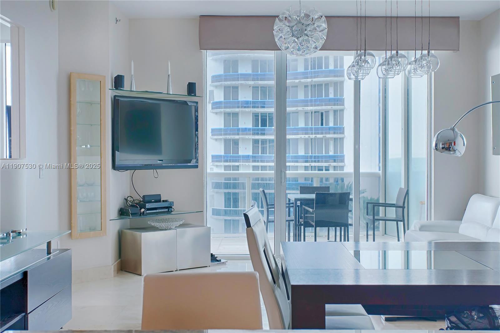 See details 802 3 / 4 1979 sq. ft. $ 2025-11-03 0 Photo