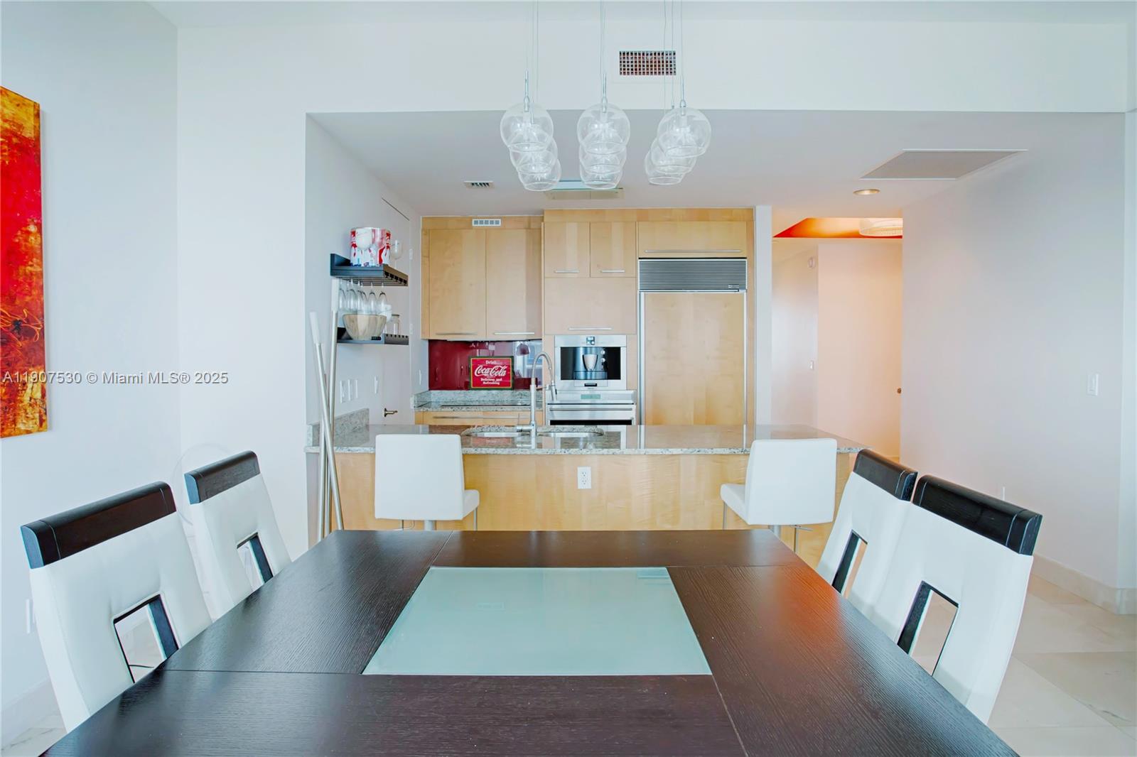 See details 802 3 / 4 1979 sq. ft. $ 2025-11-03 0 Photo