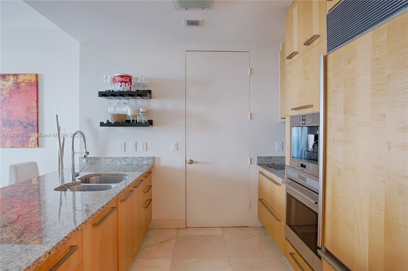 See details 802 3 / 4 1979 sq. ft. $ 2025-11-03 0 Photo