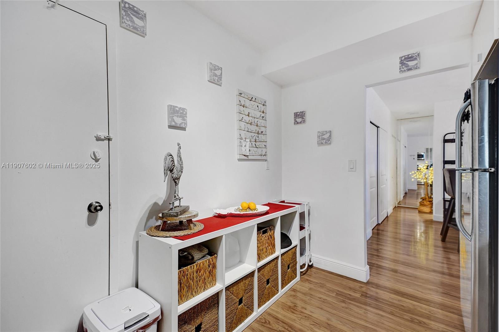 1018 1 / 2 762 sq. ft. $ 2025-11-03 0 Photo