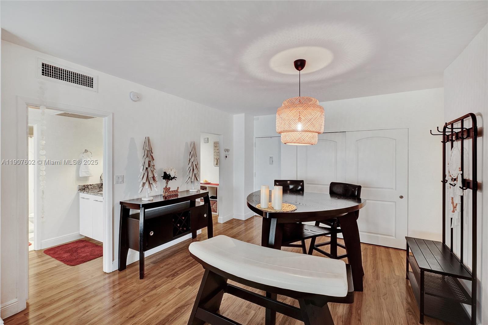 1018 1 / 2 762 sq. ft. $ 2025-11-03 0 Photo