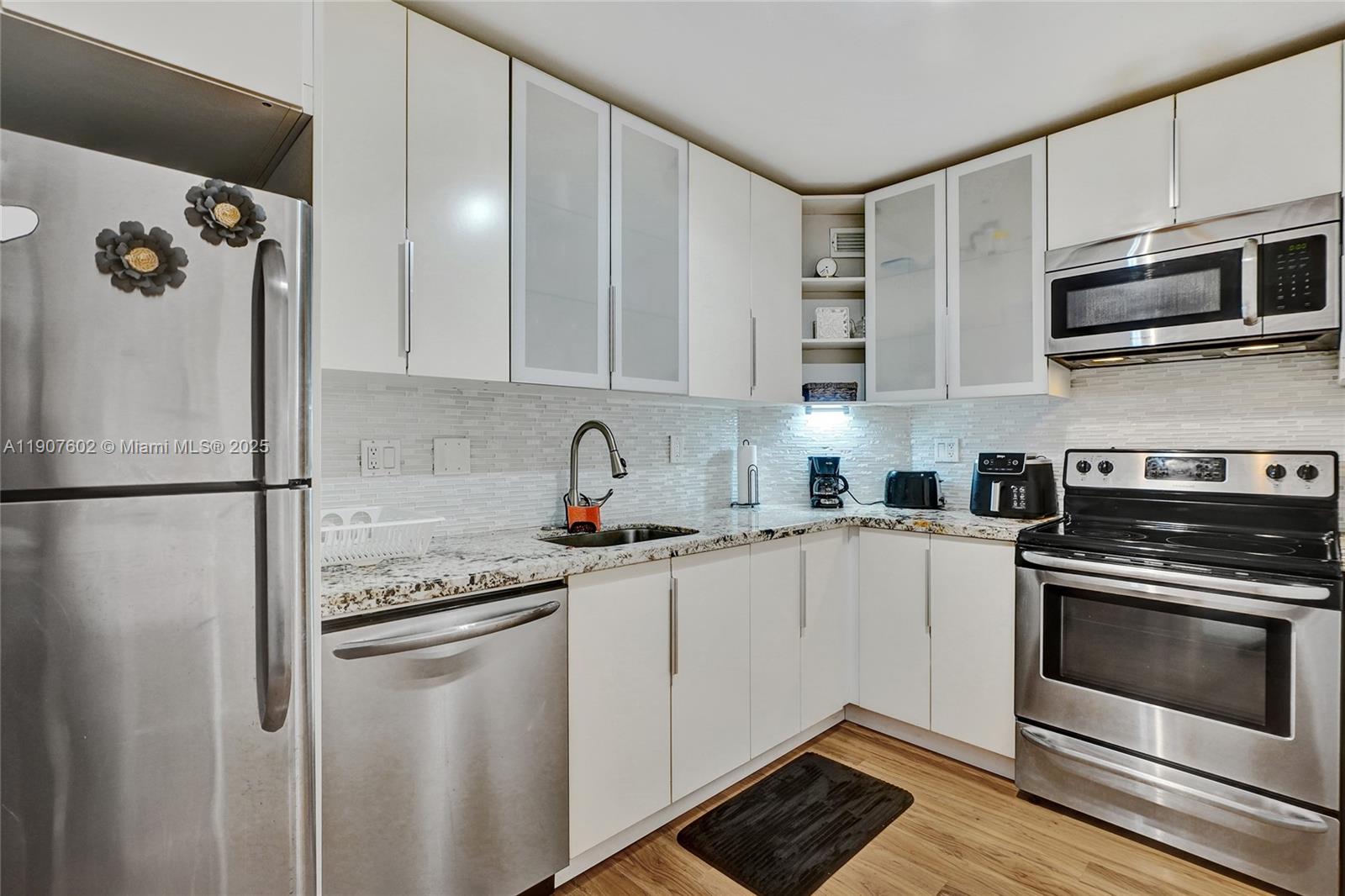 1018 1 / 2 762 sq. ft. $ 2025-11-03 0 Photo