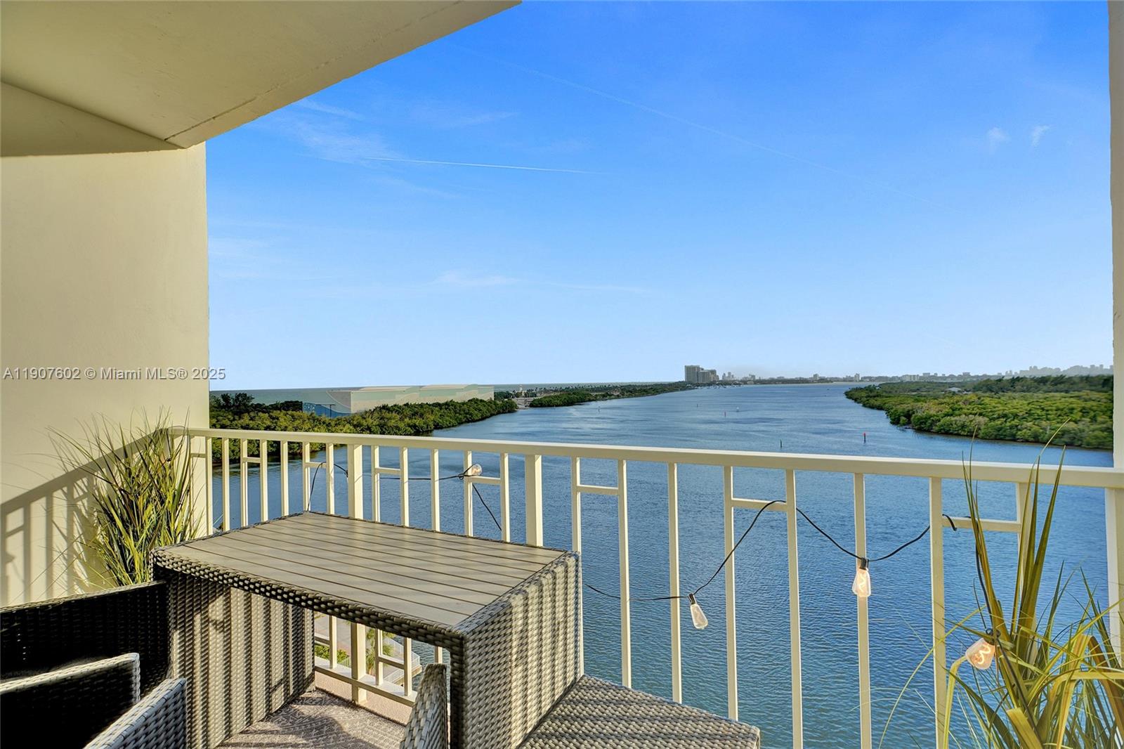 1018 1 / 2 762 sq. ft. $ 2025-11-03 0 Photo