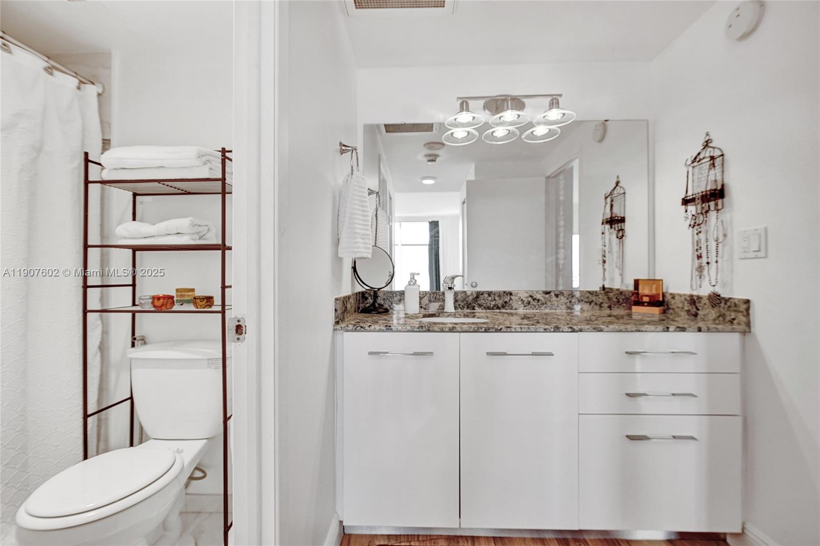 1018 1 / 2 762 sq. ft. $ 2025-11-03 0 Photo