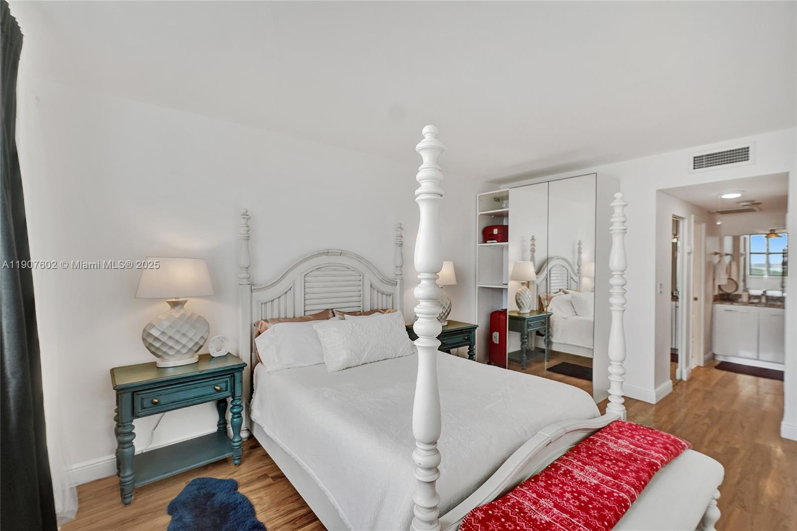 1018 1 / 2 762 sq. ft. $ 2025-11-03 0 Photo