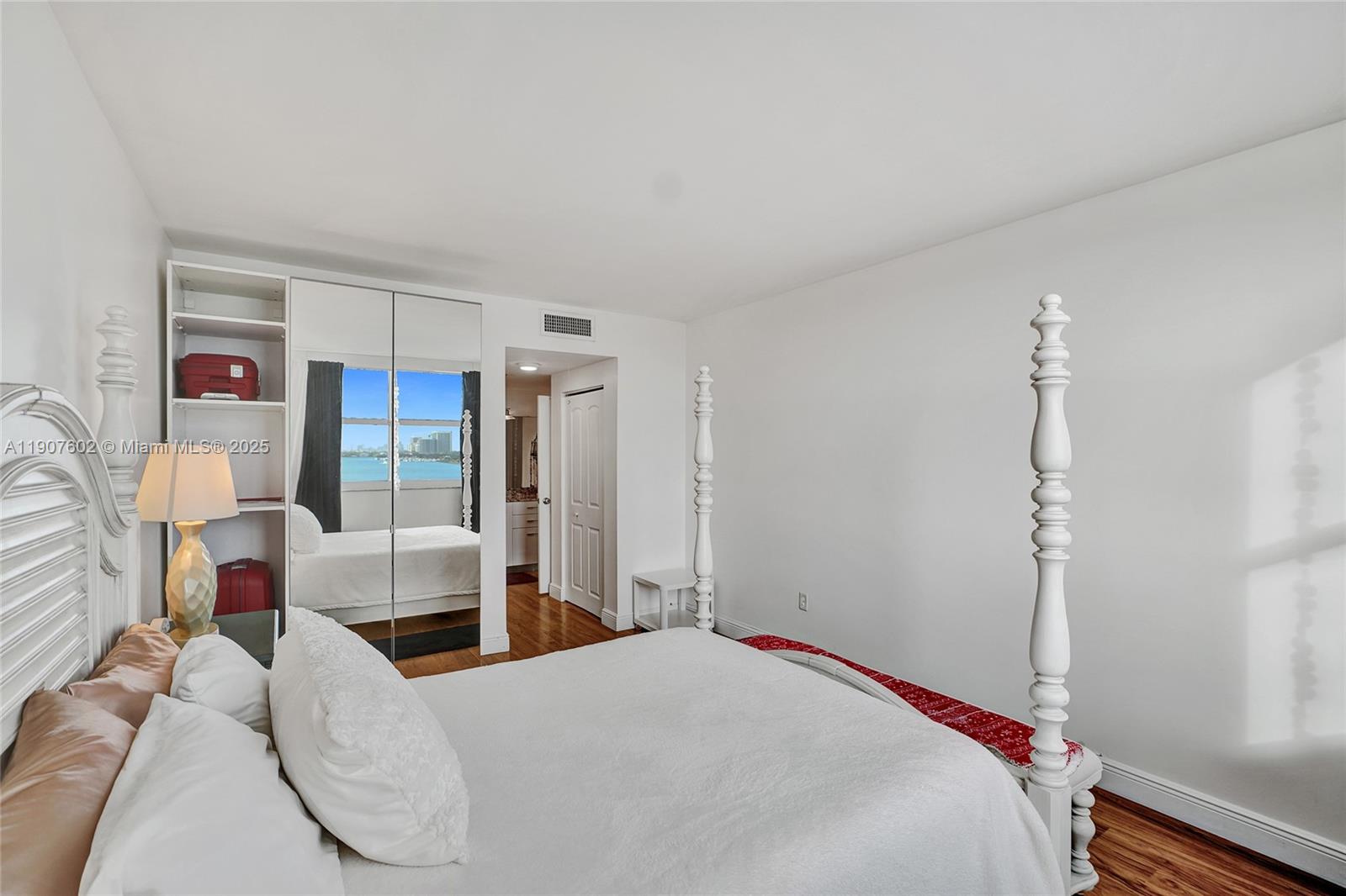 1018 1 / 2 762 sq. ft. $ 2025-11-03 0 Photo