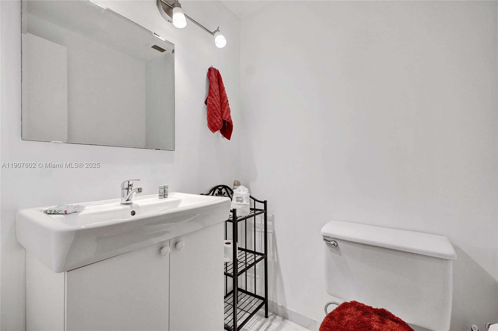 1018 1 / 2 762 sq. ft. $ 2025-11-03 0 Photo