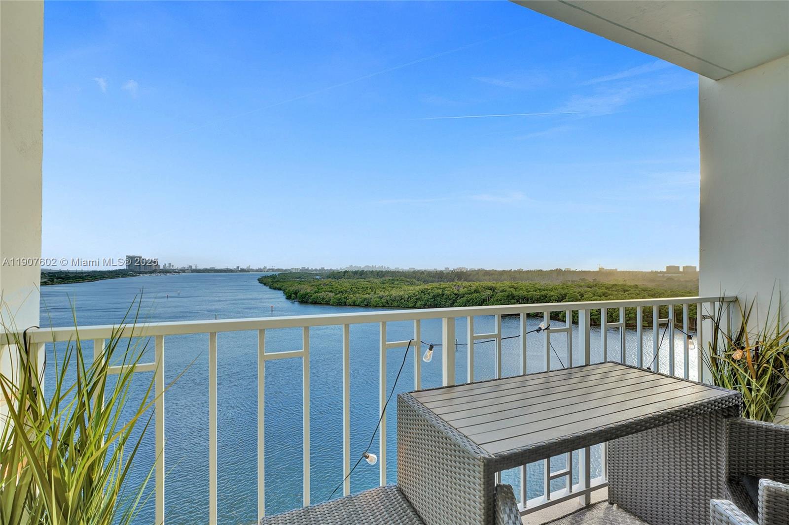 1018 1 / 2 762 sq. ft. $ 2025-11-03 0 Photo