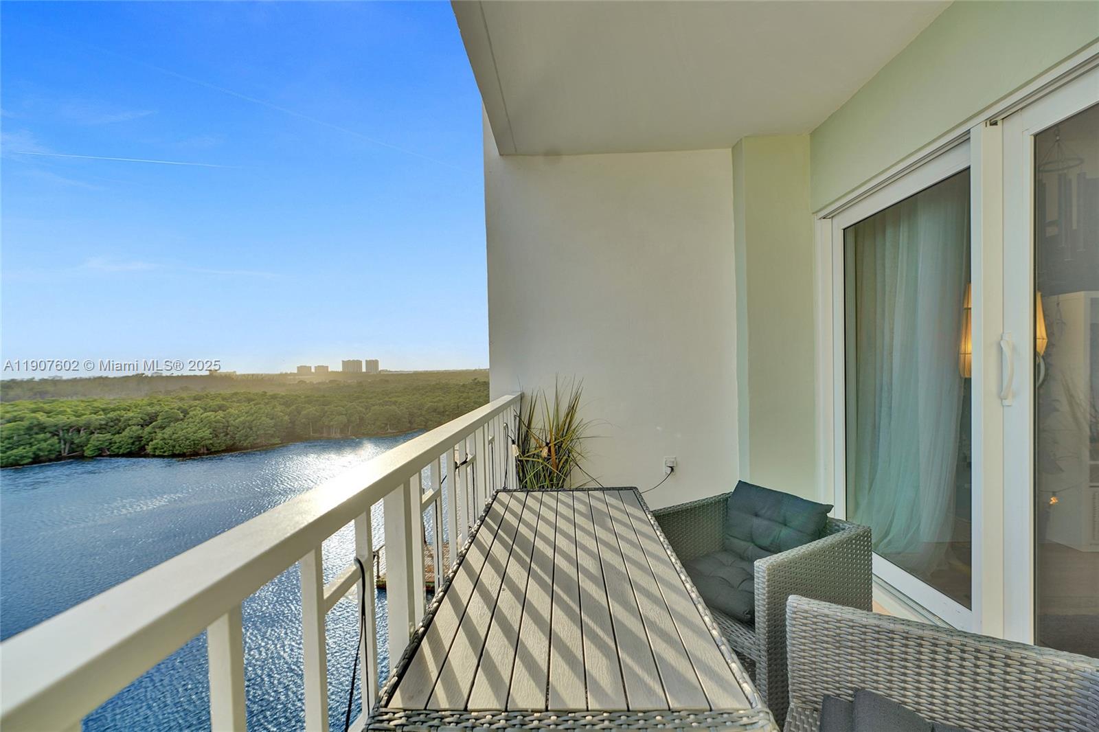 1018 1 / 2 762 sq. ft. $ 2025-11-03 0 Photo