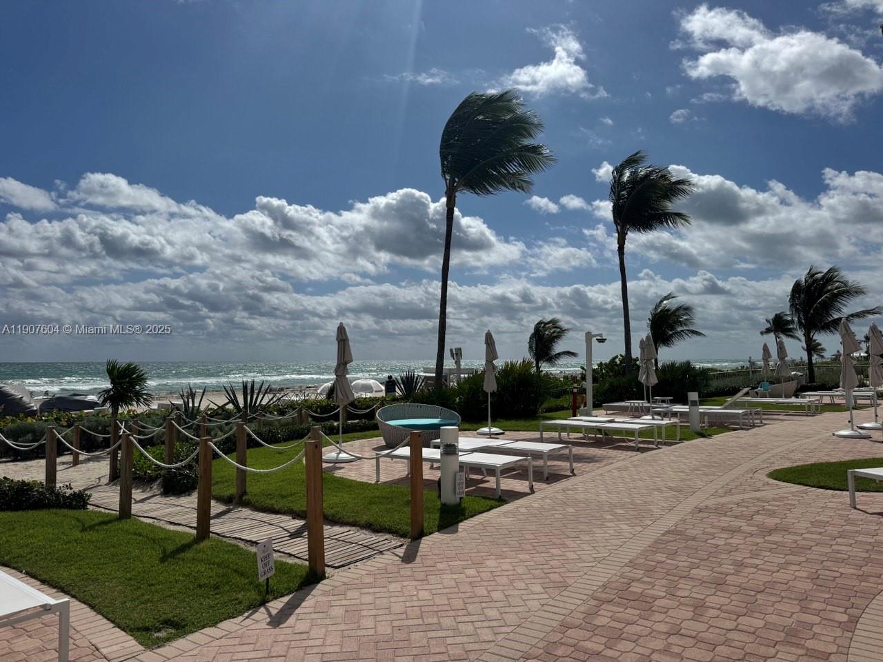 See details 1408 1 / 2 881 sq. ft. $ 2025-11-03 0 Photo