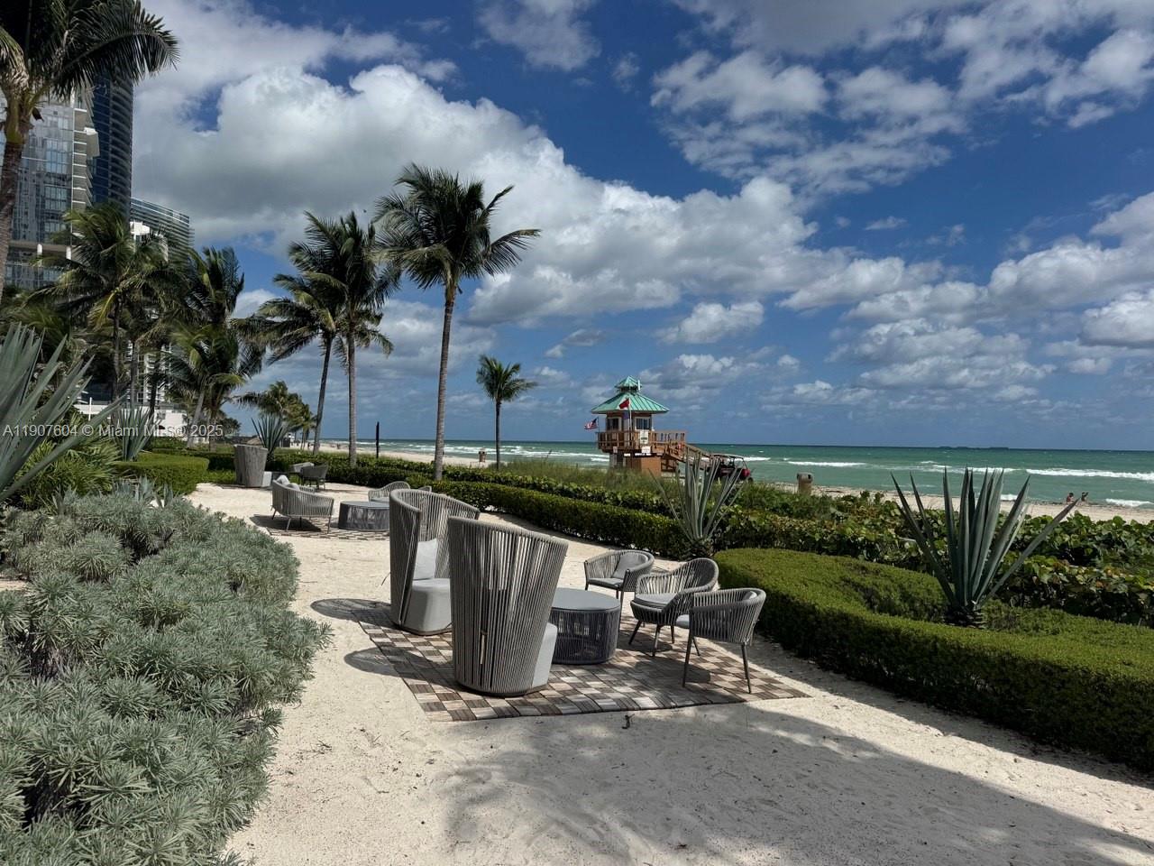 See details 1408 1 / 2 881 sq. ft. $ 2025-11-03 0 Photo