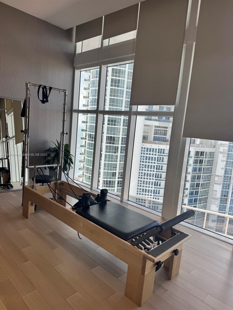 See details 1408 1 / 2 881 sq. ft. $ 2025-11-03 0 Photo