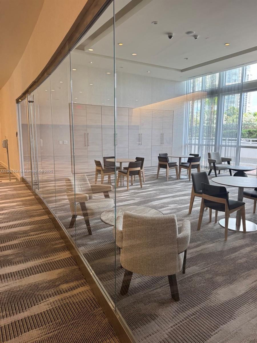 See details 1408 1 / 2 881 sq. ft. $ 2025-11-03 0 Photo