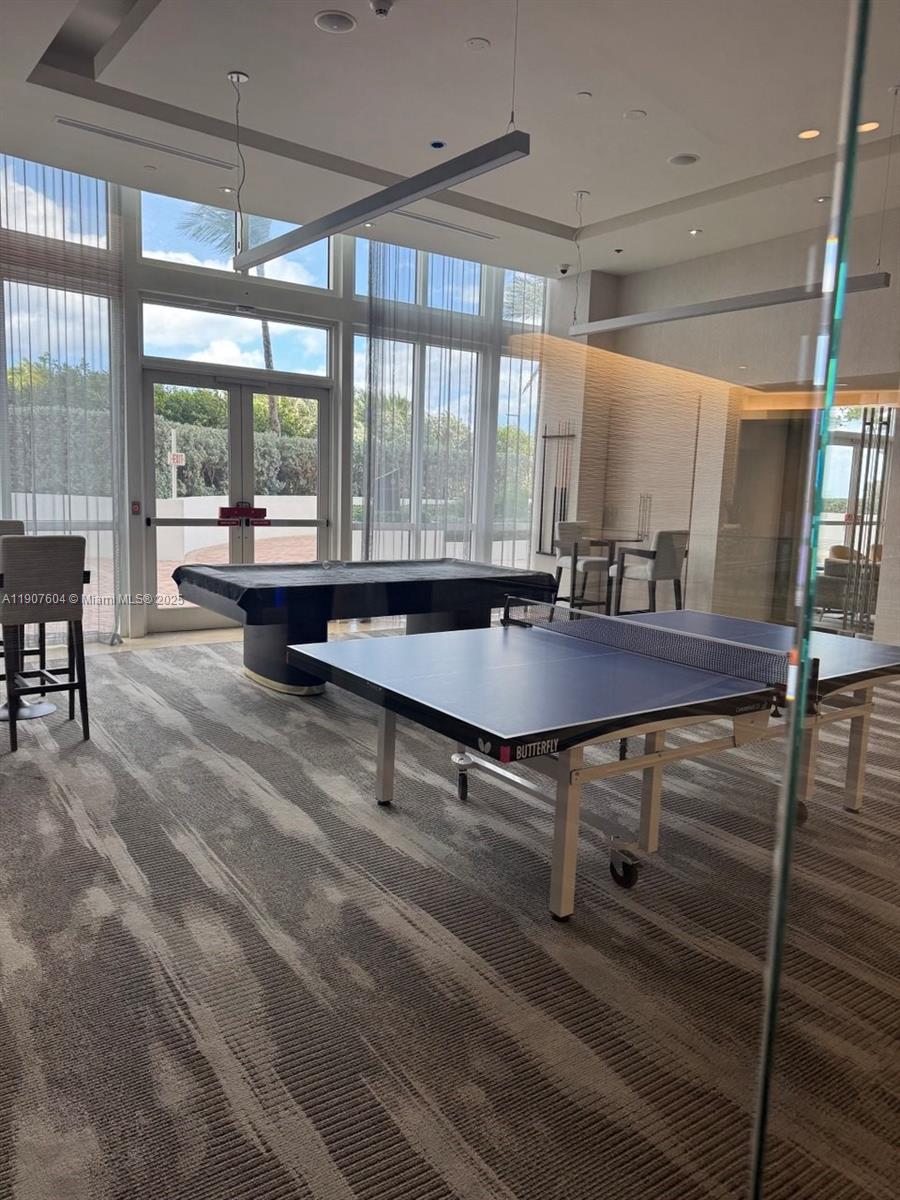 See details 1408 1 / 2 881 sq. ft. $ 2025-11-03 0 Photo