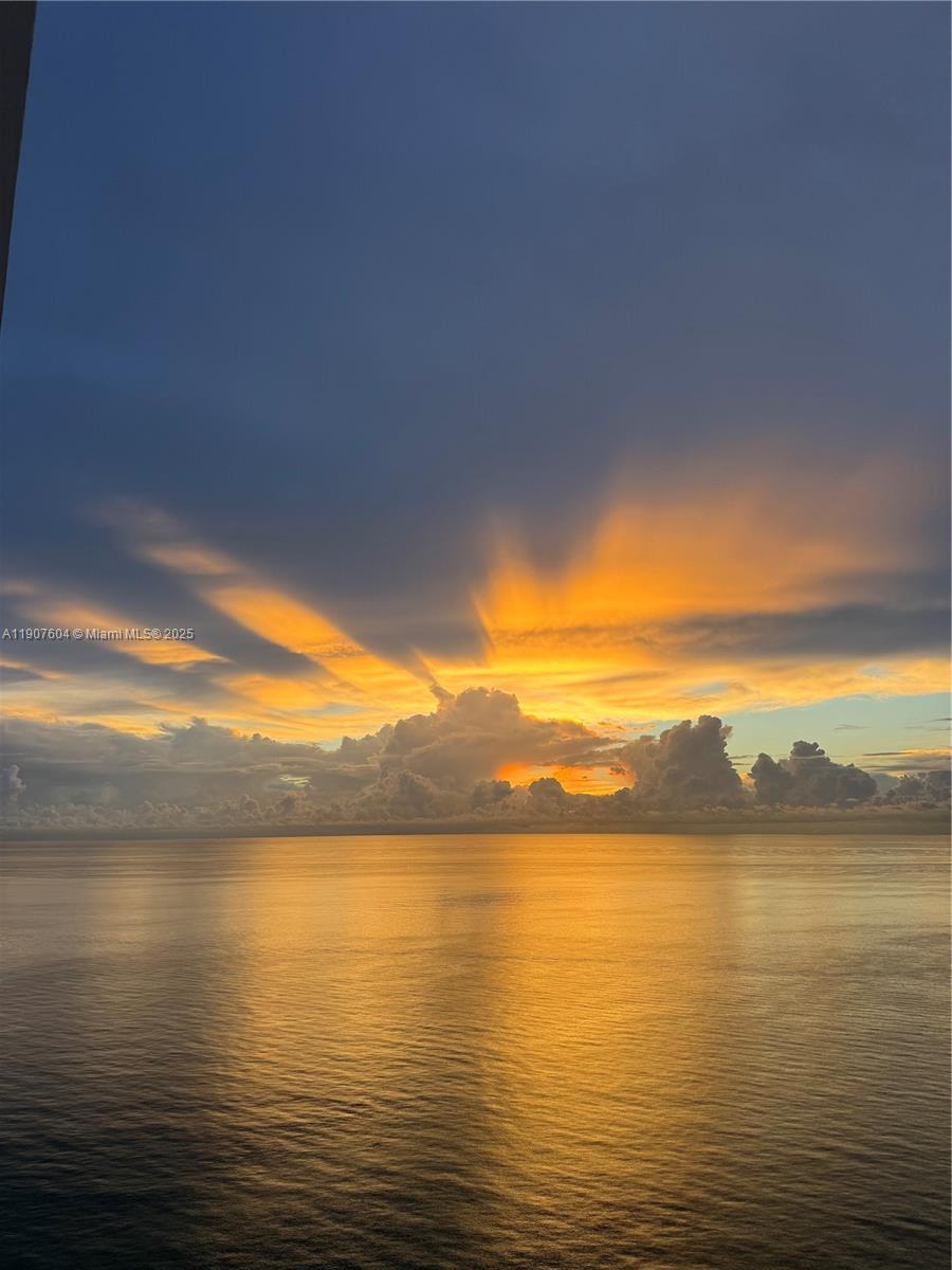 See details 1408 1 / 2 881 sq. ft. $ 2025-11-03 0 Photo