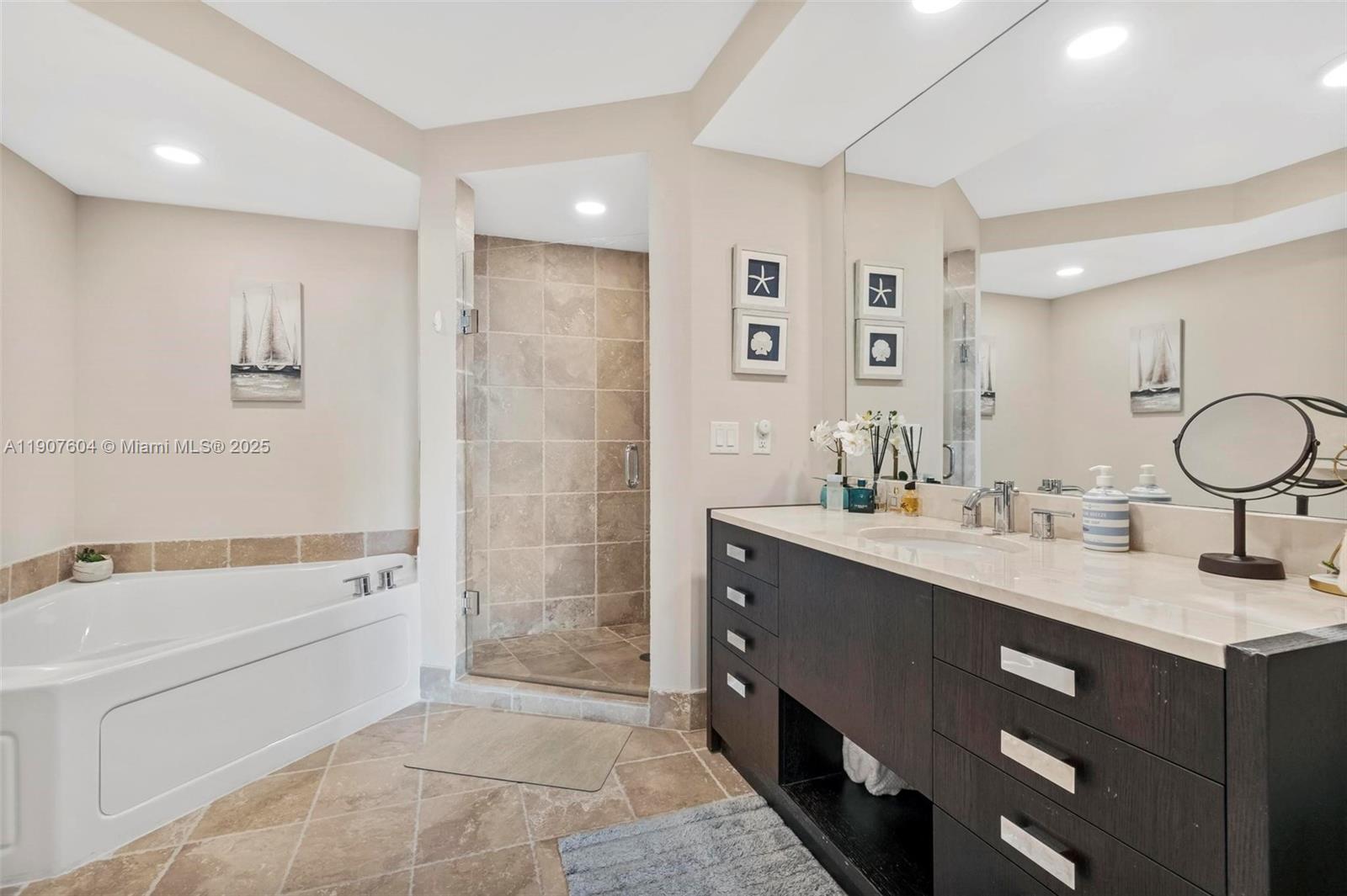 See details 1408 1 / 2 881 sq. ft. $ 2025-11-03 0 Photo