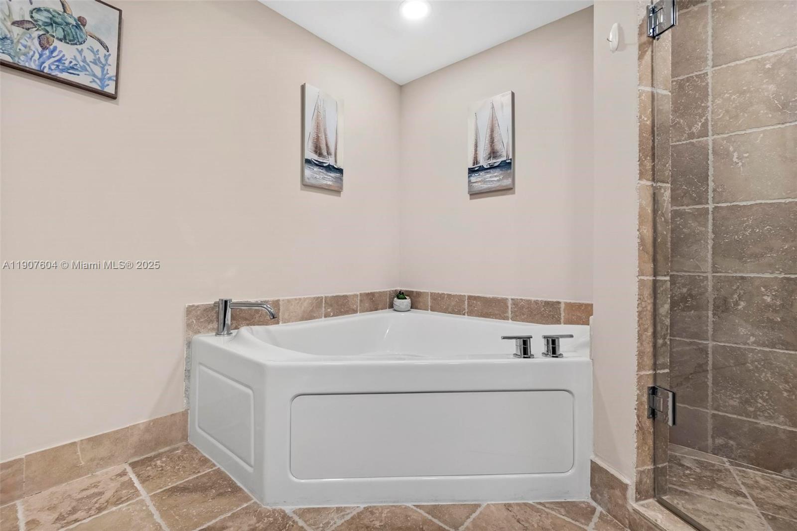 See details 1408 1 / 2 881 sq. ft. $ 2025-11-03 0 Photo