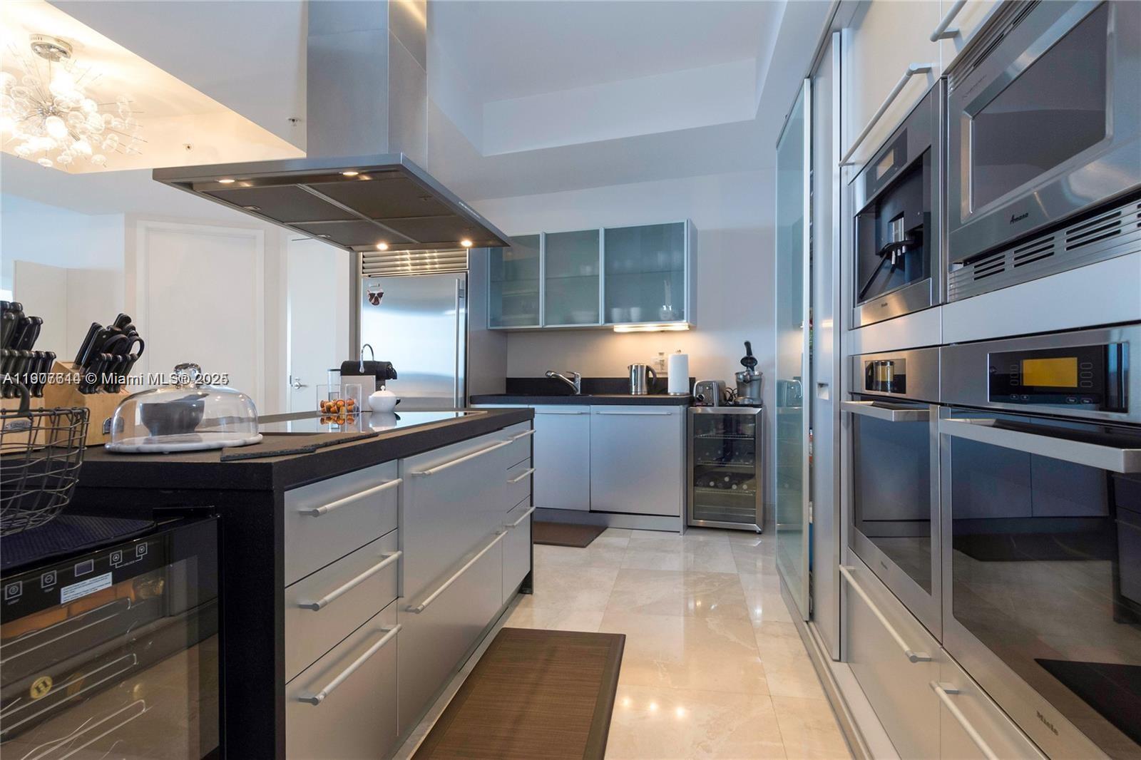 Подробнее 4208 2 / 3 1570 кв.футов $ 2025-11-03 0 Фото