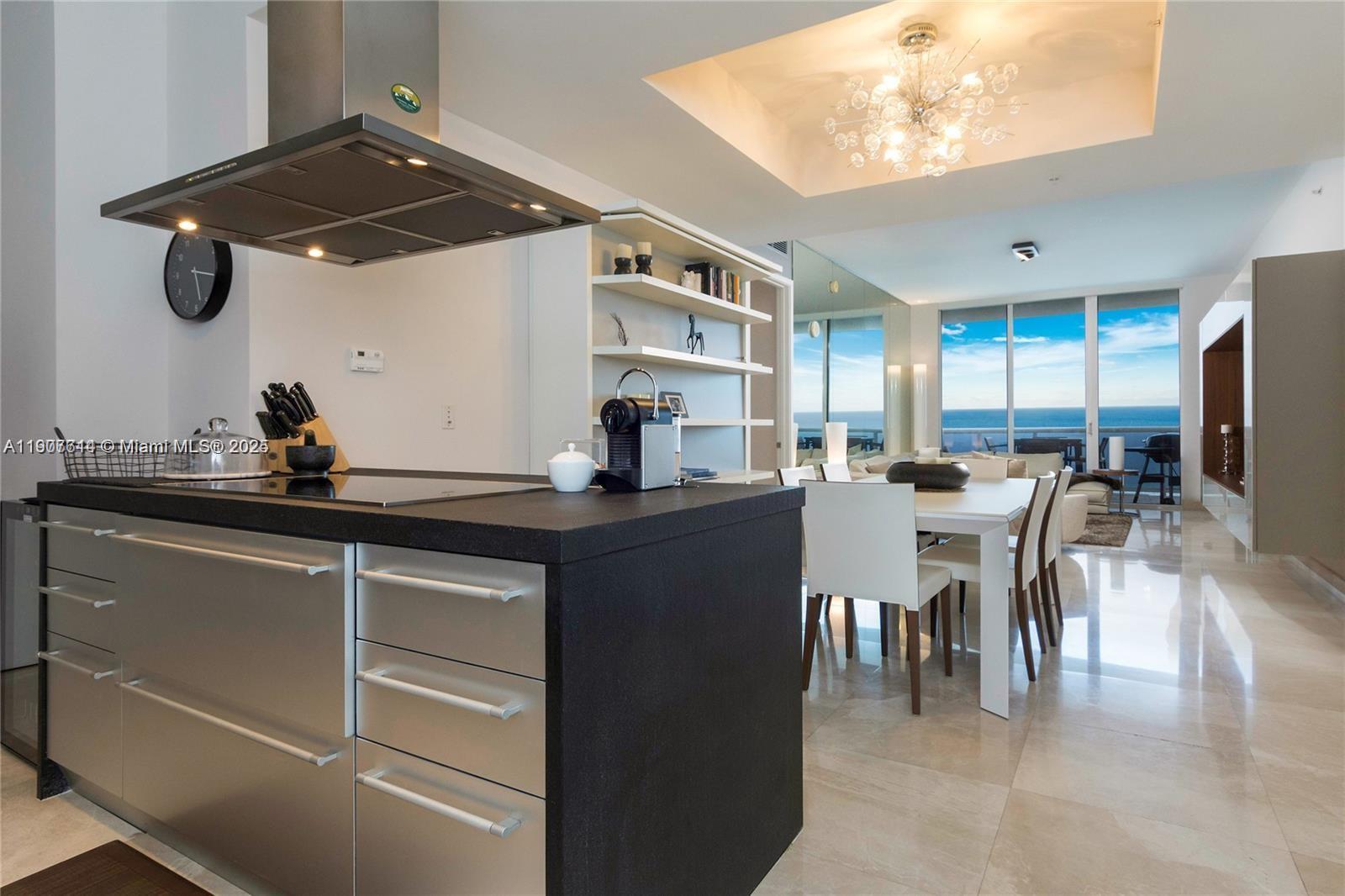 Подробнее 4208 2 / 3 1570 кв.футов $ 2025-11-03 0 Фото