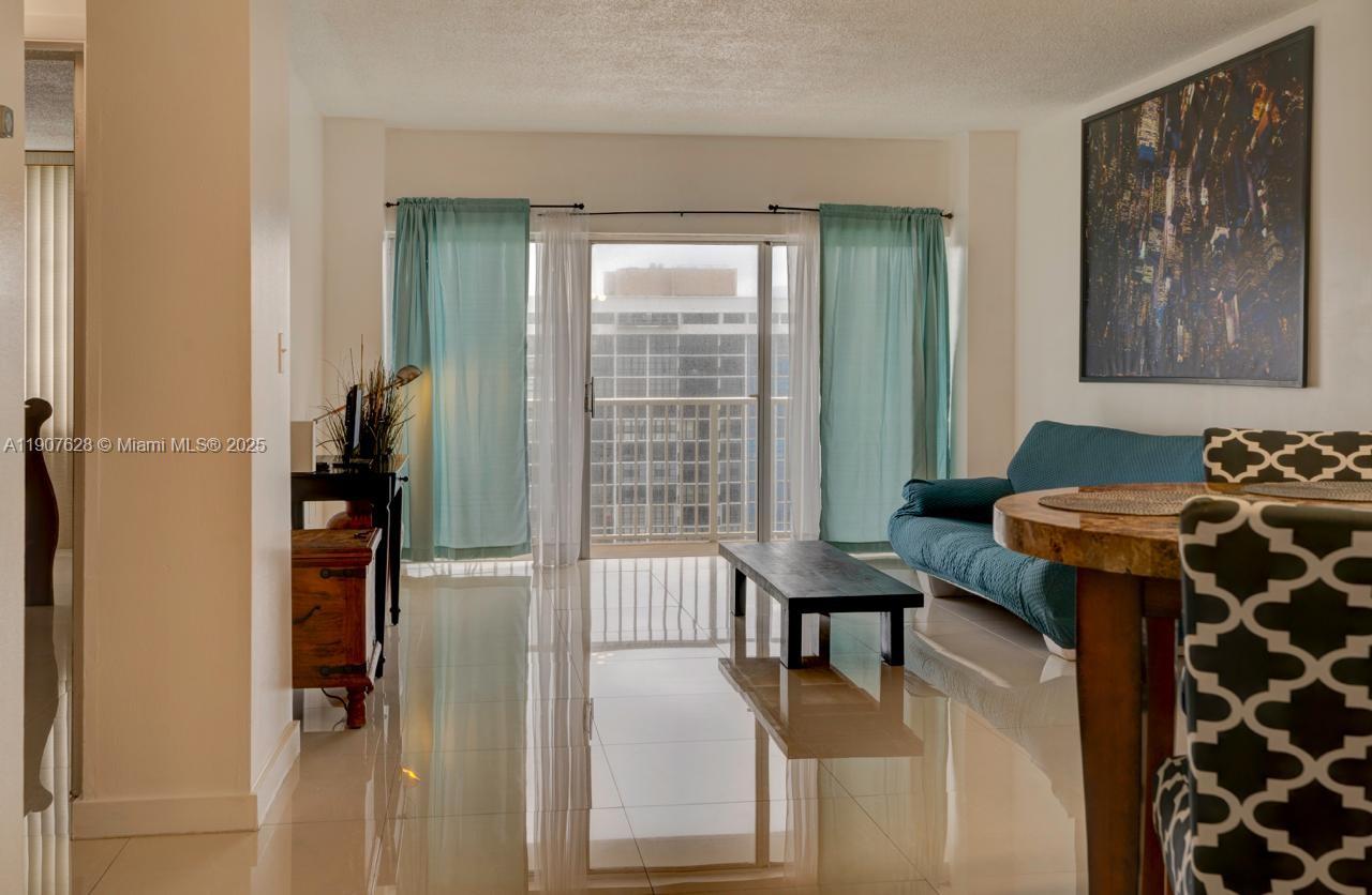 11 P 1 / 1 798 sq. ft. $ 2025-11-03 0 Photo