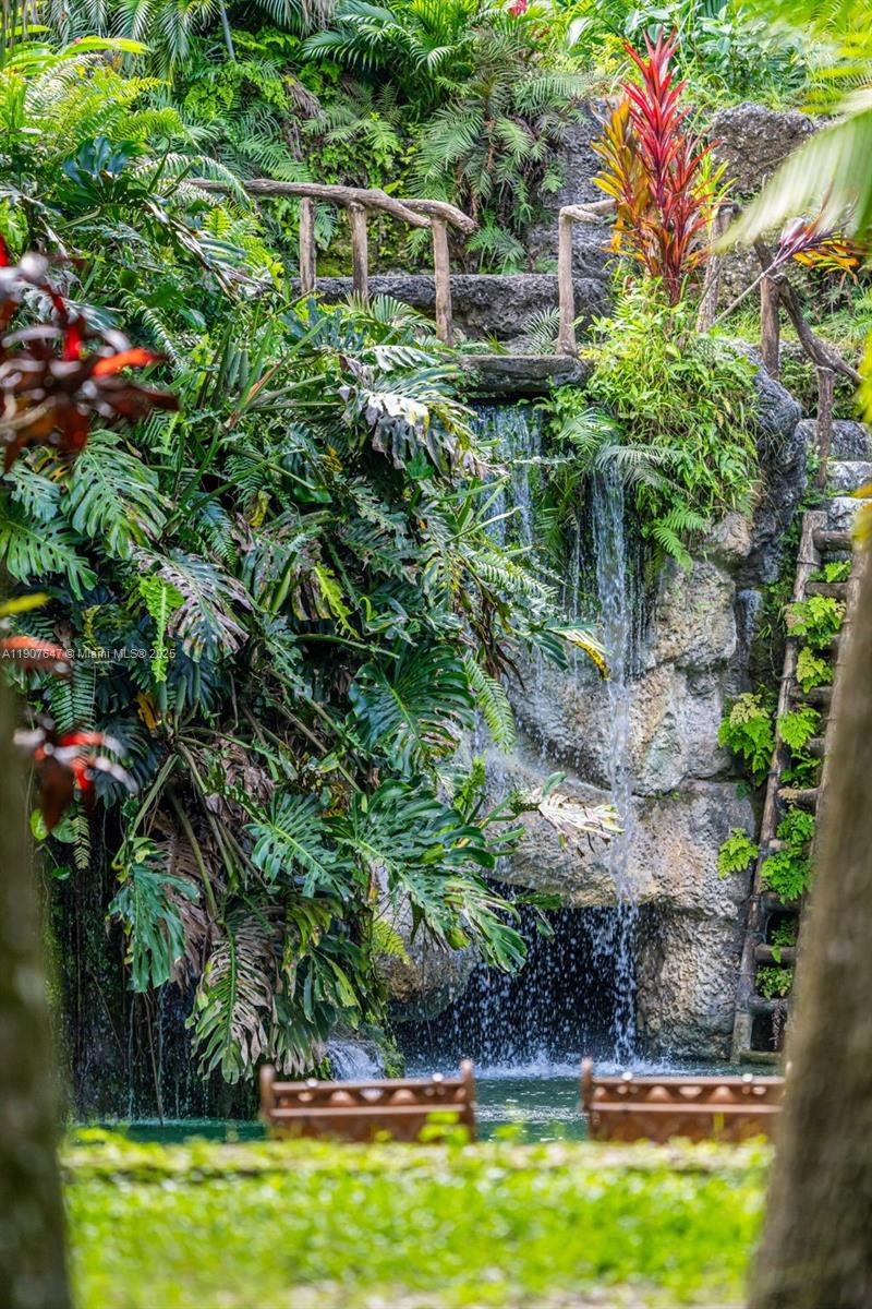 See details / sq. ft. $ 2025-11-04 0 Photo