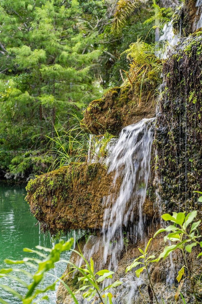 See details / sq. ft. $ 2025-11-04 0 Photo