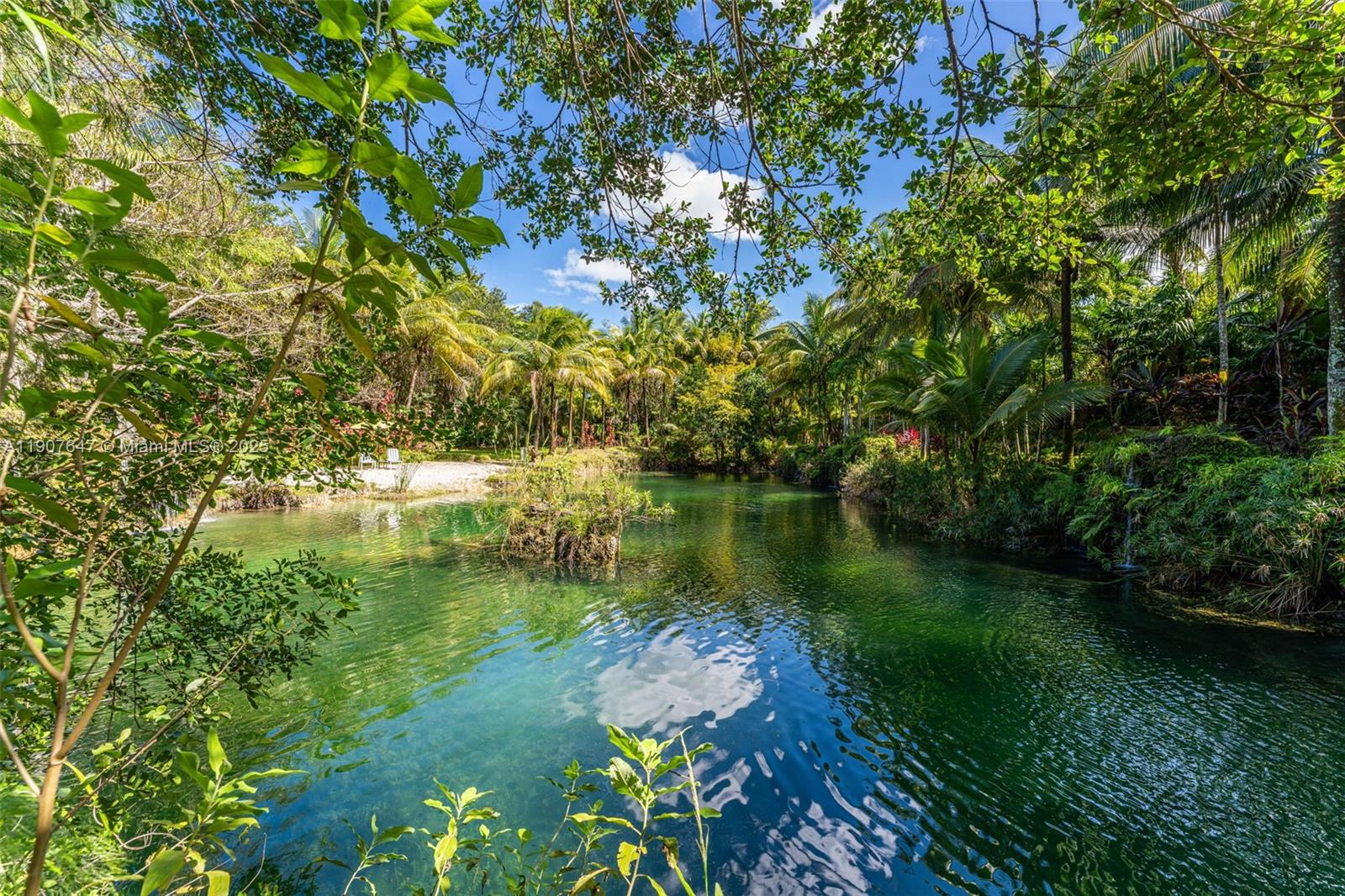 See details / sq. ft. $ 2025-11-04 0 Photo