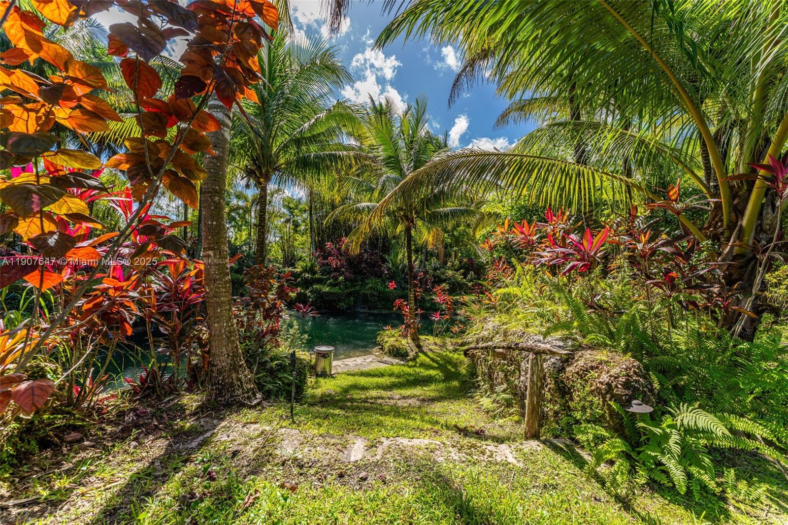 See details / sq. ft. $ 2025-11-04 0 Photo