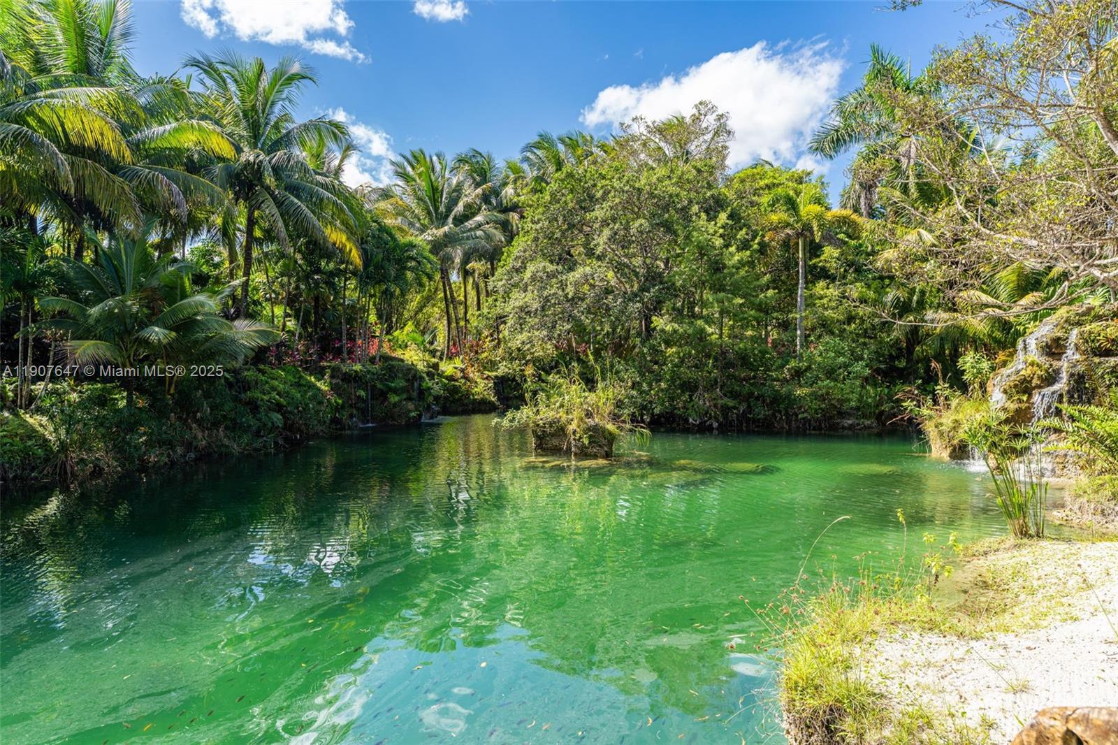 See details / sq. ft. $ 2025-11-04 0 Photo