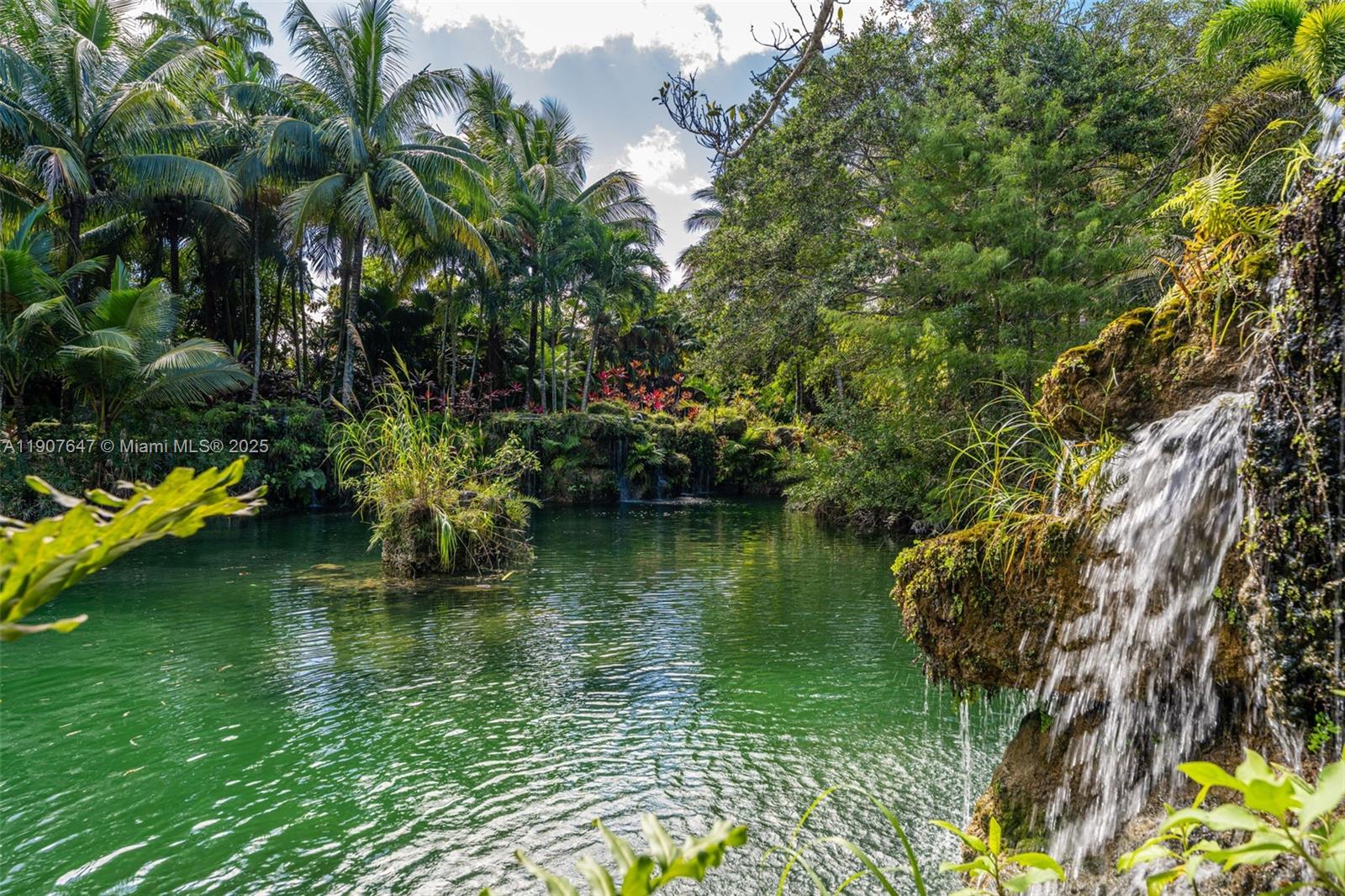 See details / sq. ft. $ 2025-11-04 0 Photo