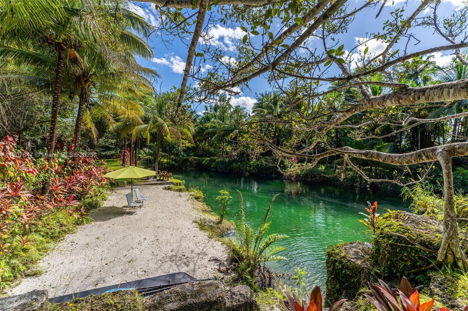 See details / sq. ft. $ 2025-11-04 0 Photo