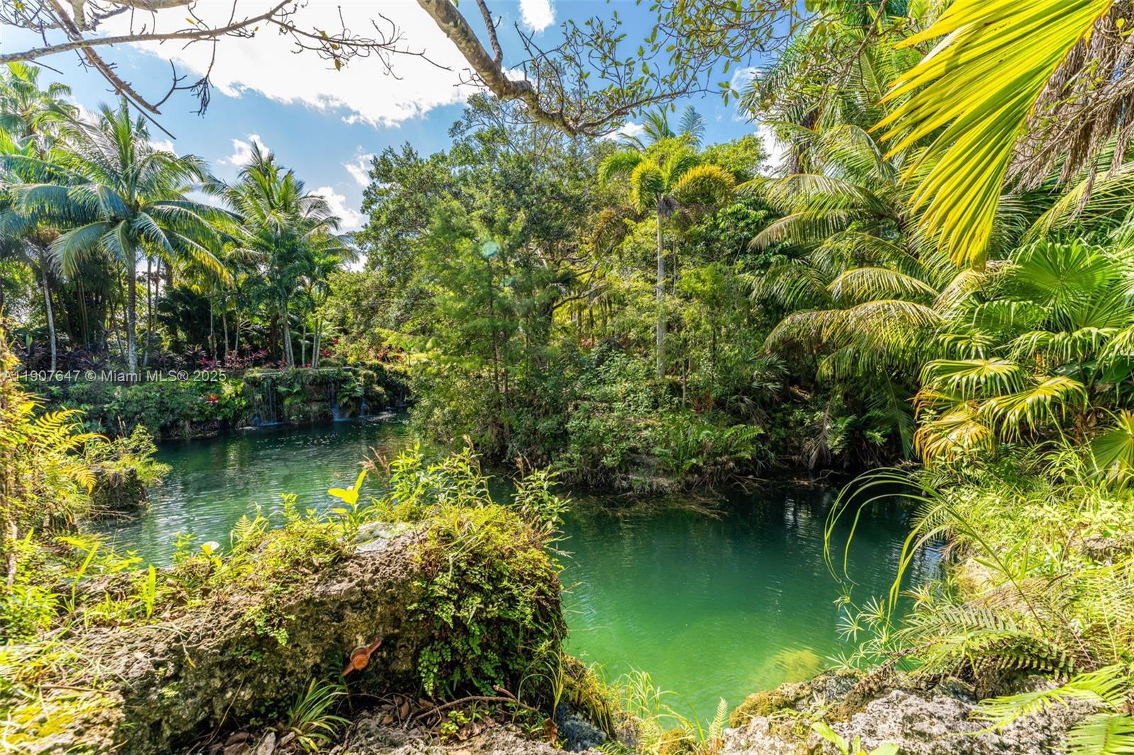 See details / sq. ft. $ 2025-11-04 0 Photo