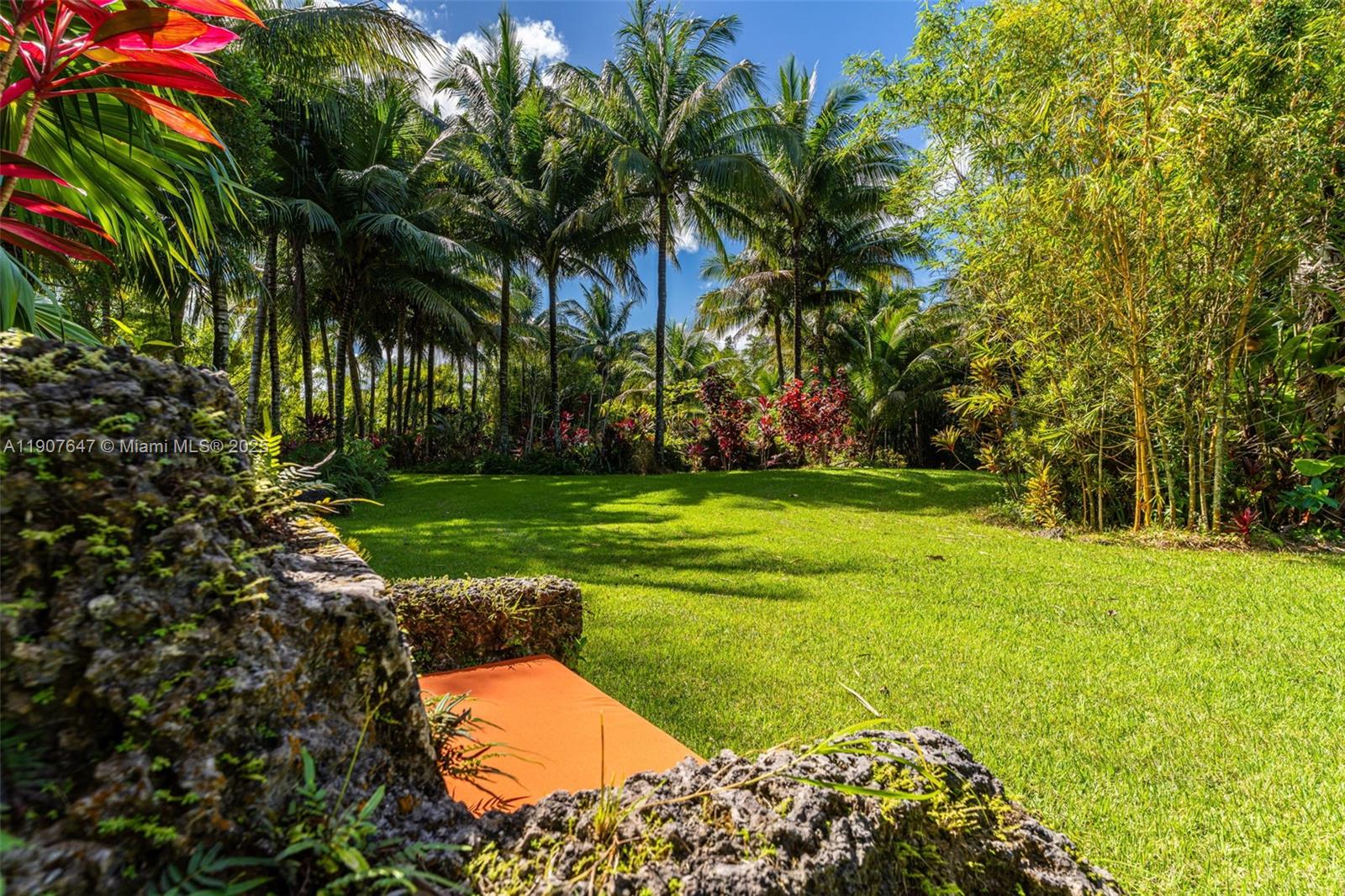 See details / sq. ft. $ 2025-11-04 0 Photo